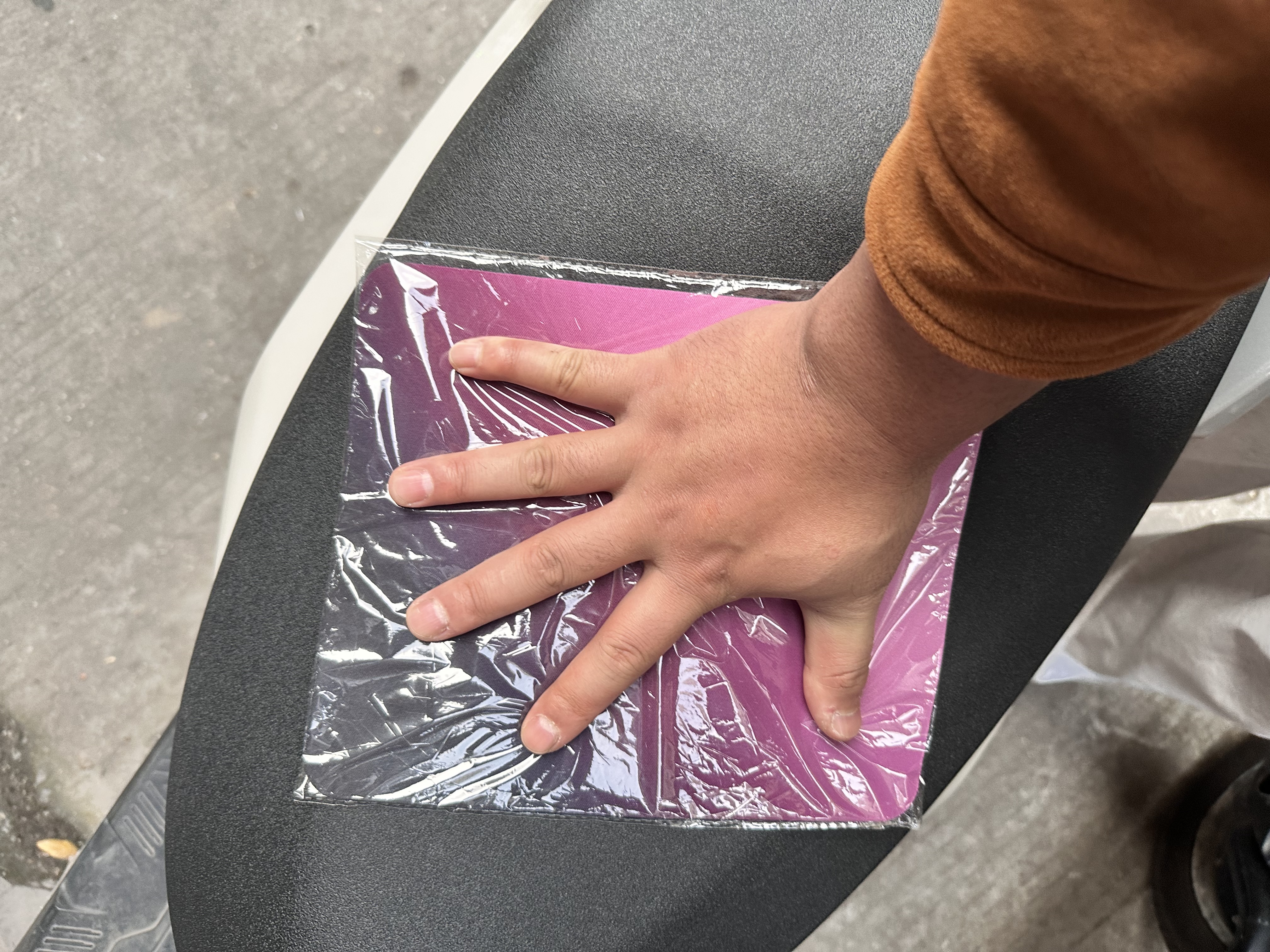 【JD快递】电竞游戏鼠标垫小240*200*2mm锁边家用办公游戏鼠标垫电脑桌垫精密包边防滑渐变色电竞 渐变色黑梅粉【240*200*2mm】 办公系列【可水洗不锁边】 实拍图