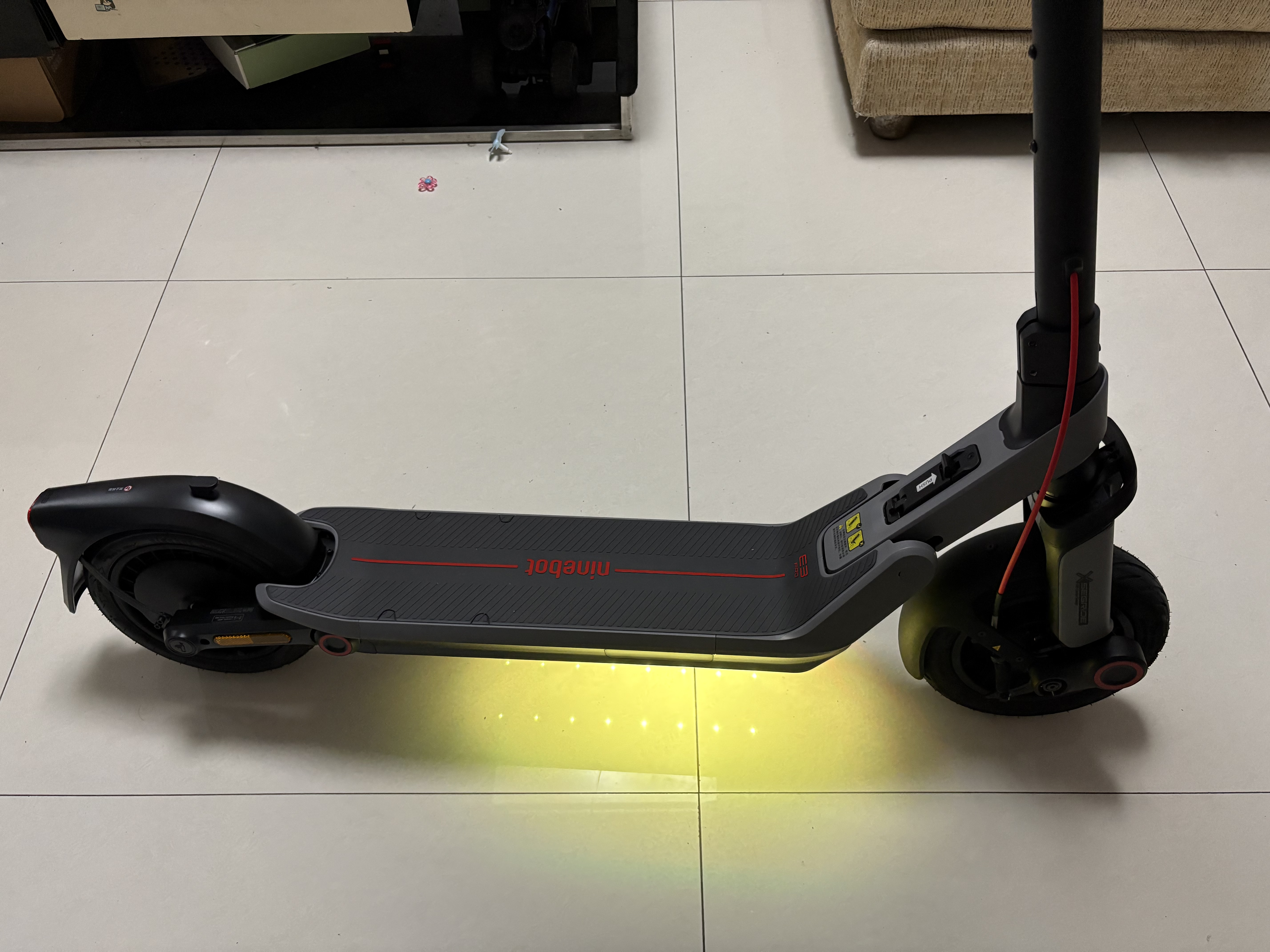 九号（Ninebot）电动滑板车成年人两轮代步折叠便携式智能减震避震防滑稳定全新第三代滑板车E3Pro+箱包座椅套装 实拍图
