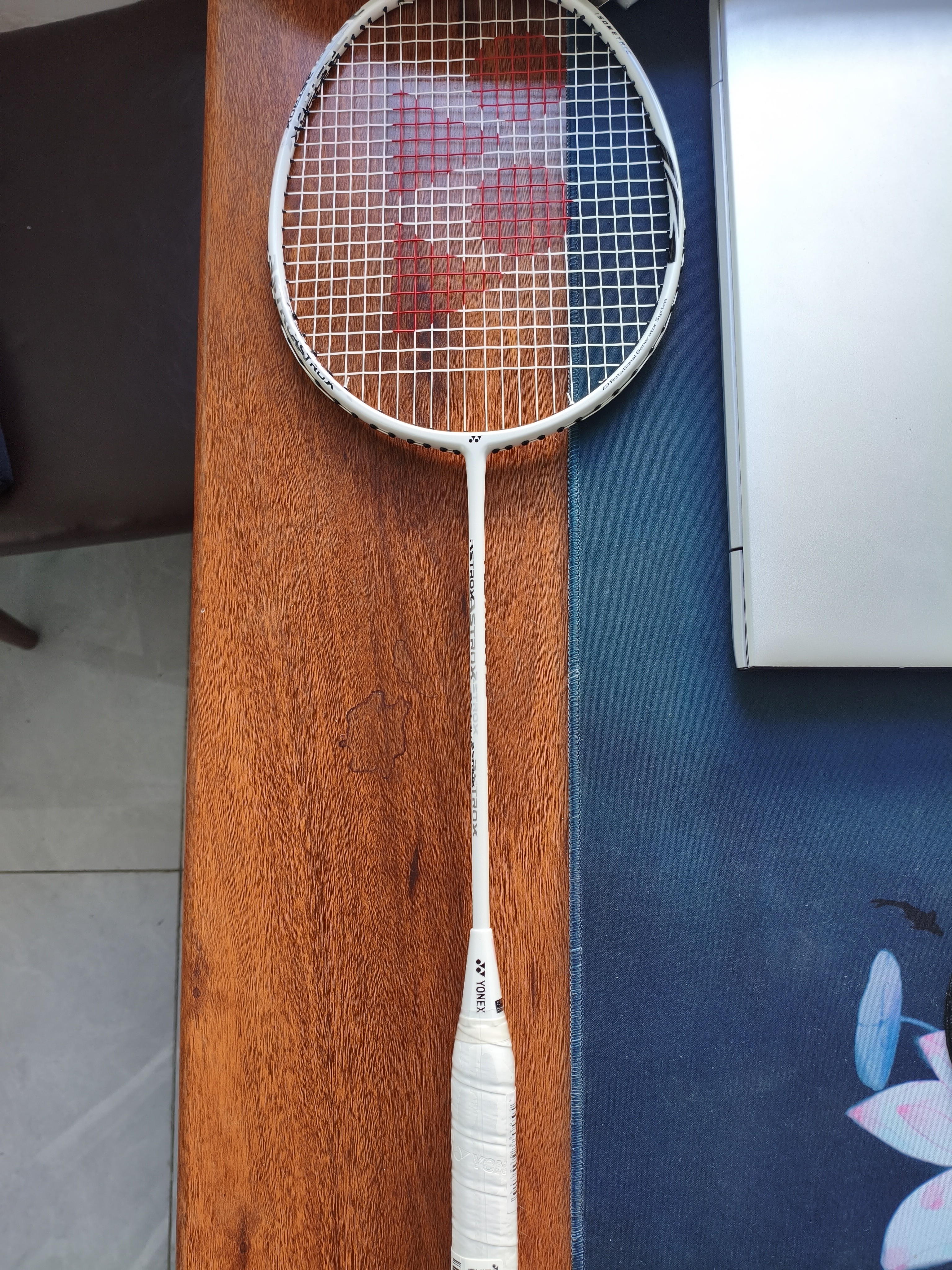 尤尼克斯（YONEX）羽毛球拍天斧进攻高磅全碳素进阶比赛AX10白亮黑单拍已穿线附手胶 实拍图