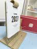 慢作2027年台历定制新款日历记事木质桌面创意摆件办公室企业团购笔筒台历diy月历年历订制26年11月起 【升级款】经典2027/送精美手提礼盒 实拍图