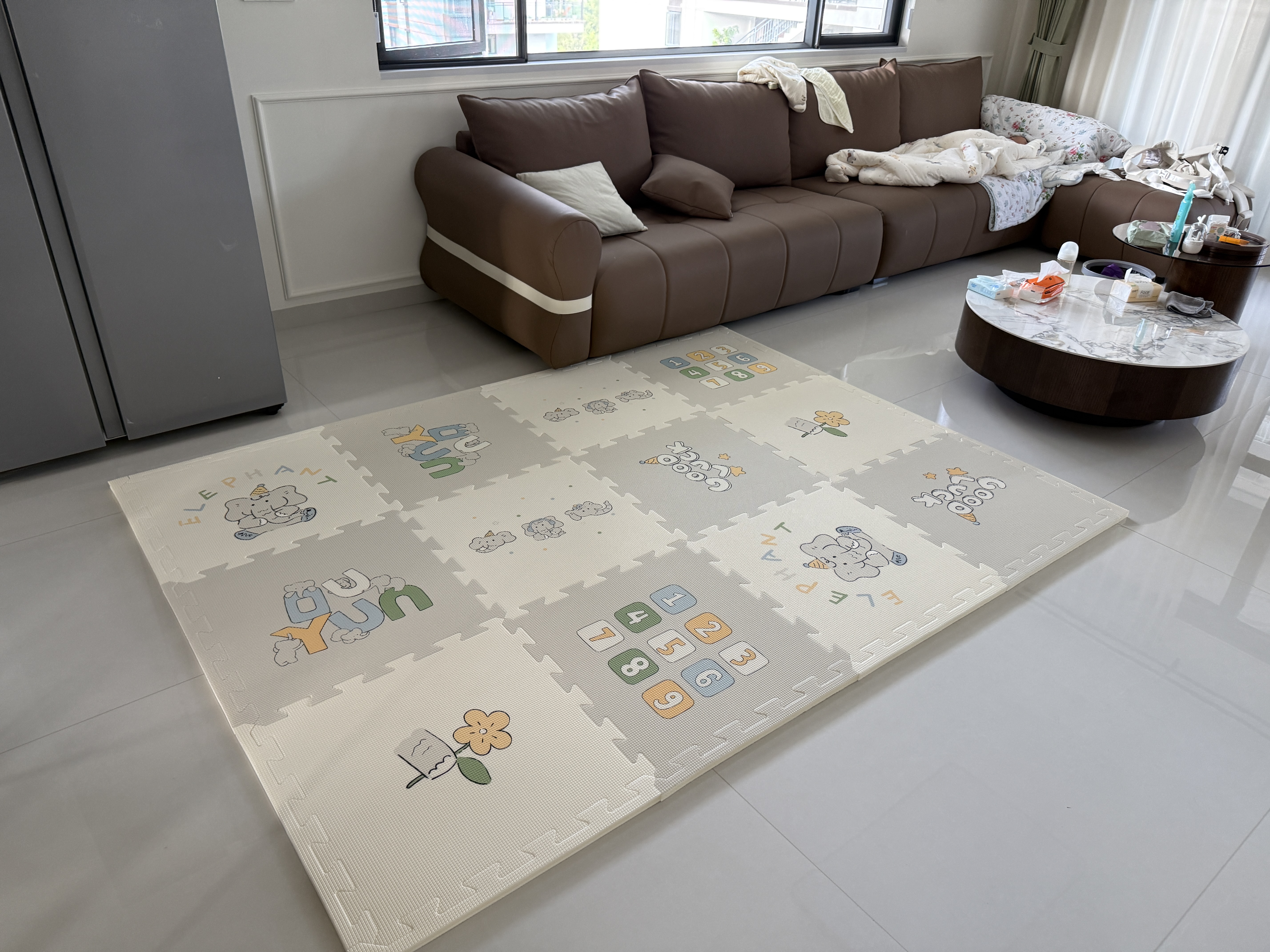 欧孕（OUYUN）爬爬垫拼接婴儿xpe地垫宝宝加厚爬行垫 小象乐园 60×60×2 12片 实拍图
