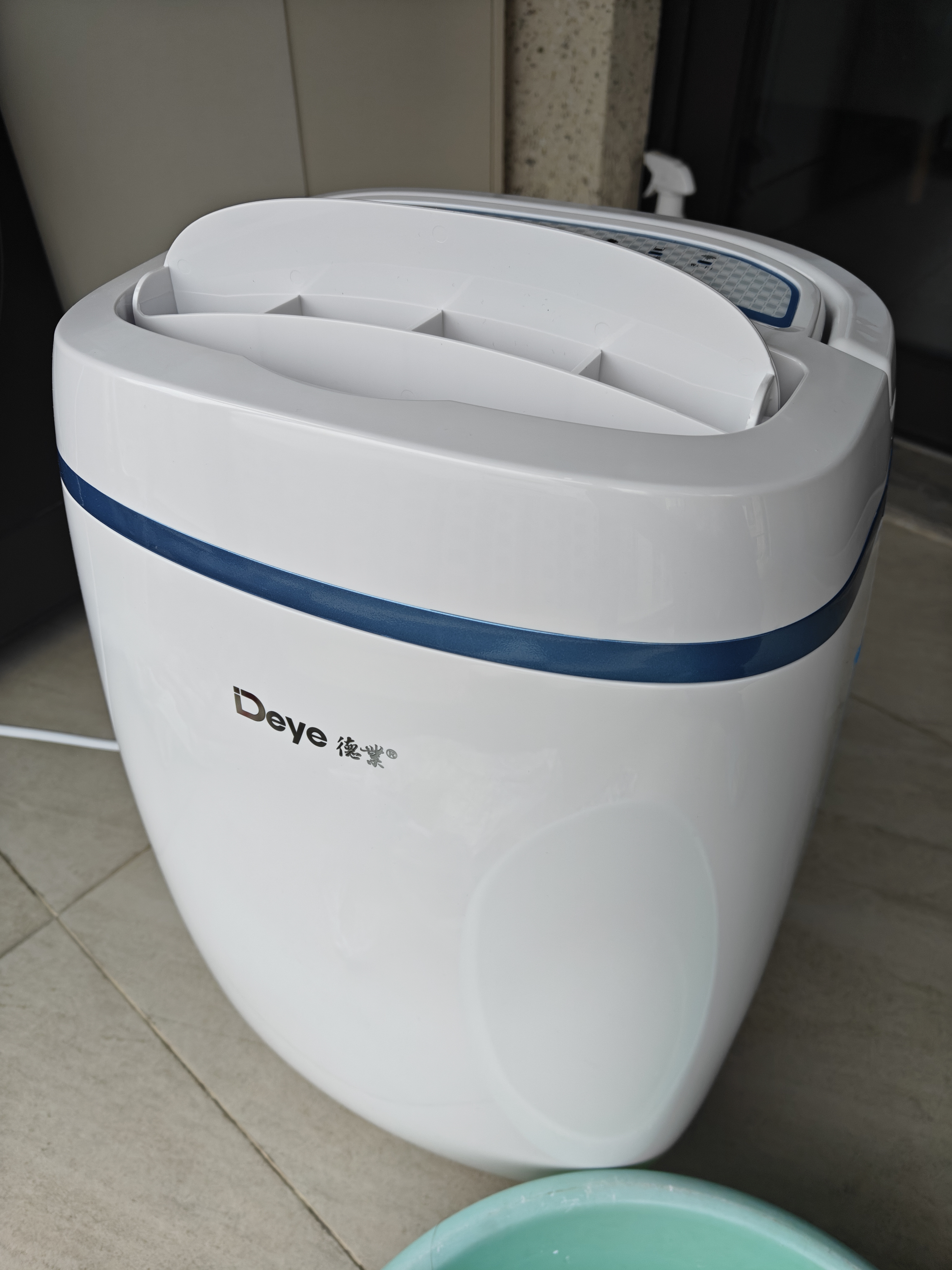 德业（Deye）除湿机/抽湿机 除湿量12升/天 家用轻音吸湿器地下室干燥机干衣机低功耗手机智控DYD-E12A3 实拍图