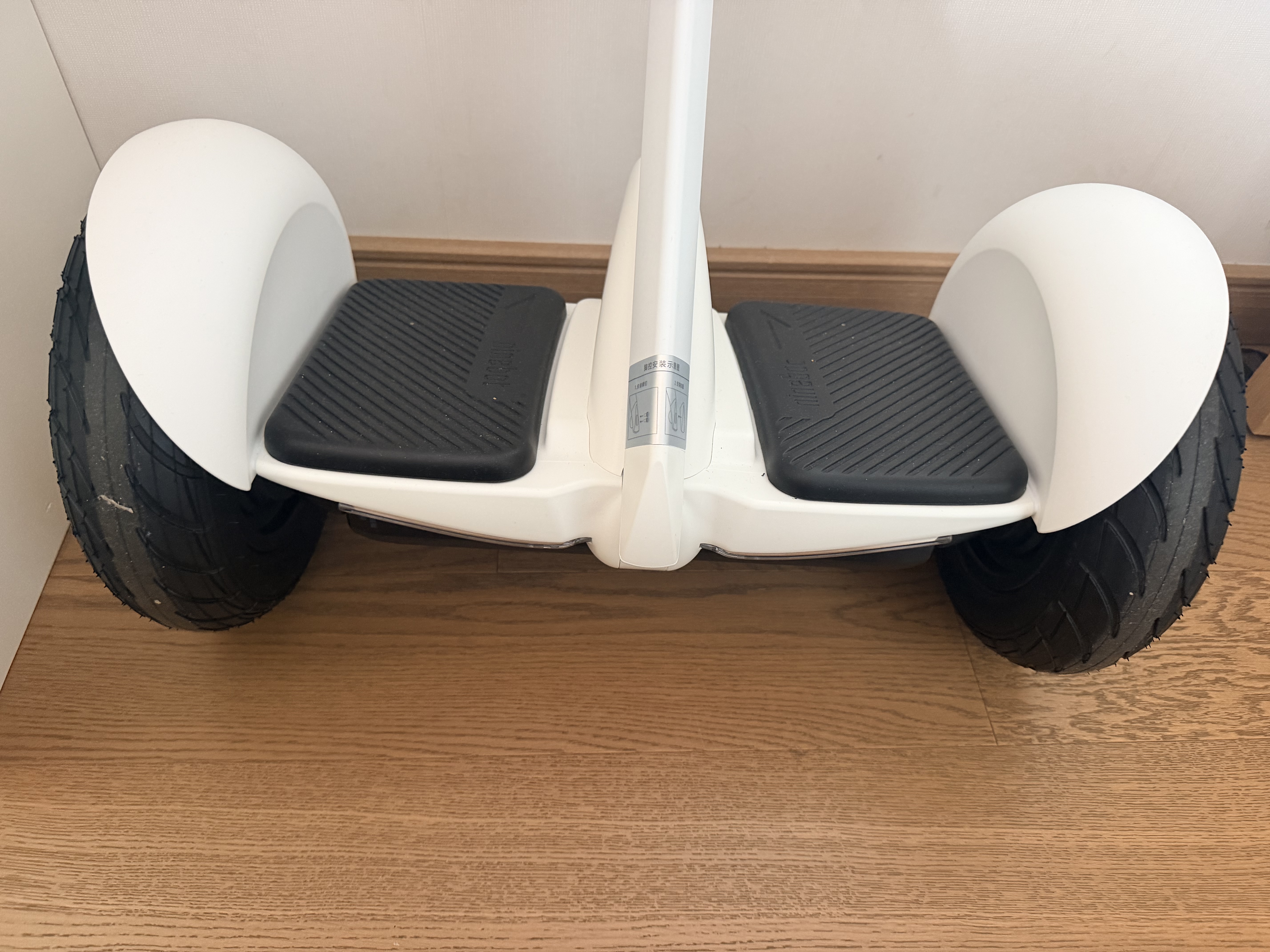 九号（Ninebot）电动平衡车Mini白色智能代步长续航腿控送物生日礼物玩具两轮电动车成年人体感小九 实拍图