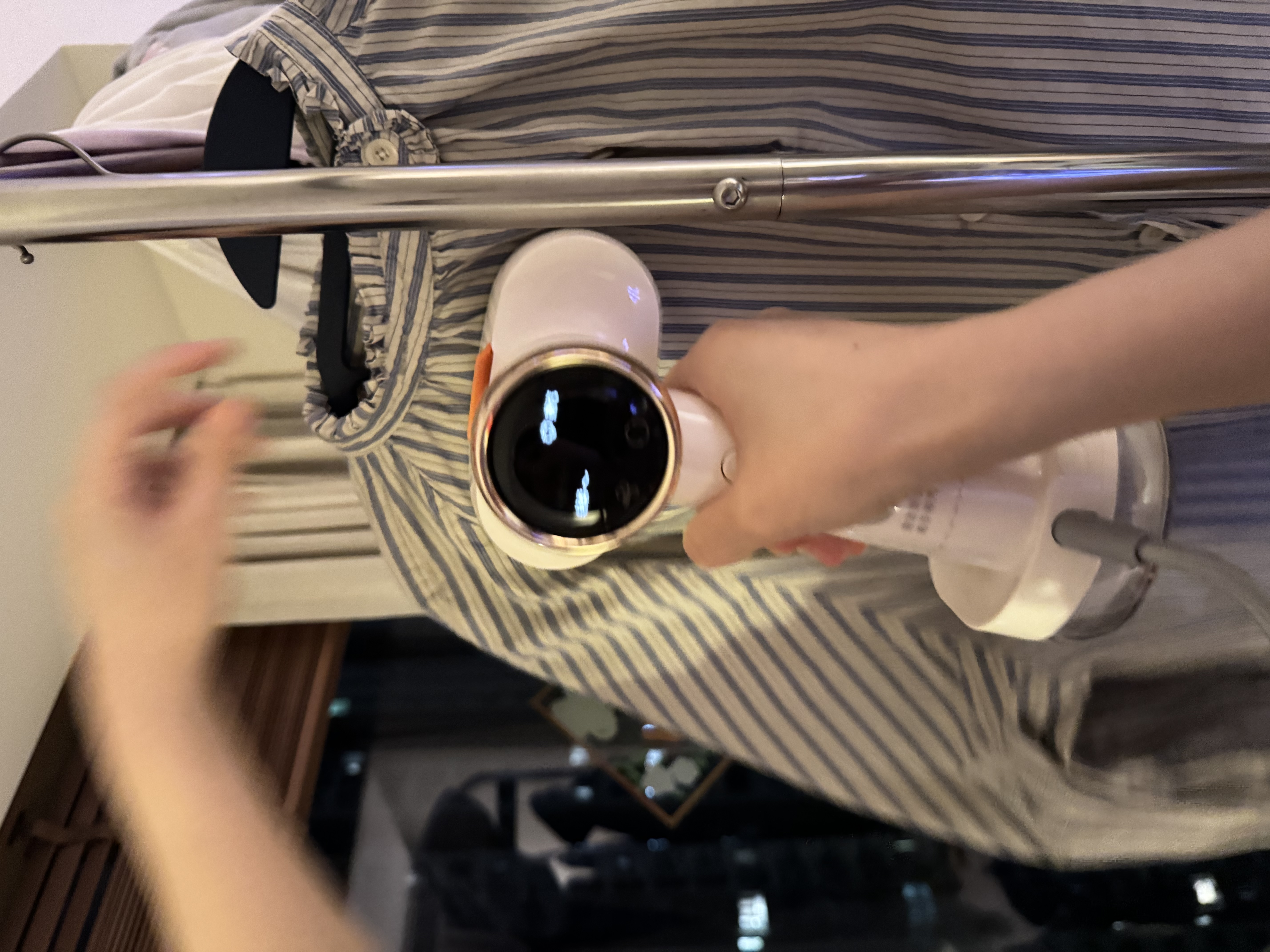 苏泊尔（SUPOR）【新一代吸烫机】吸附式手持挂烫机家用小型大蒸汽150ml熨烫机大功率除菌电熨斗EGH-S920A团购礼物 实拍图