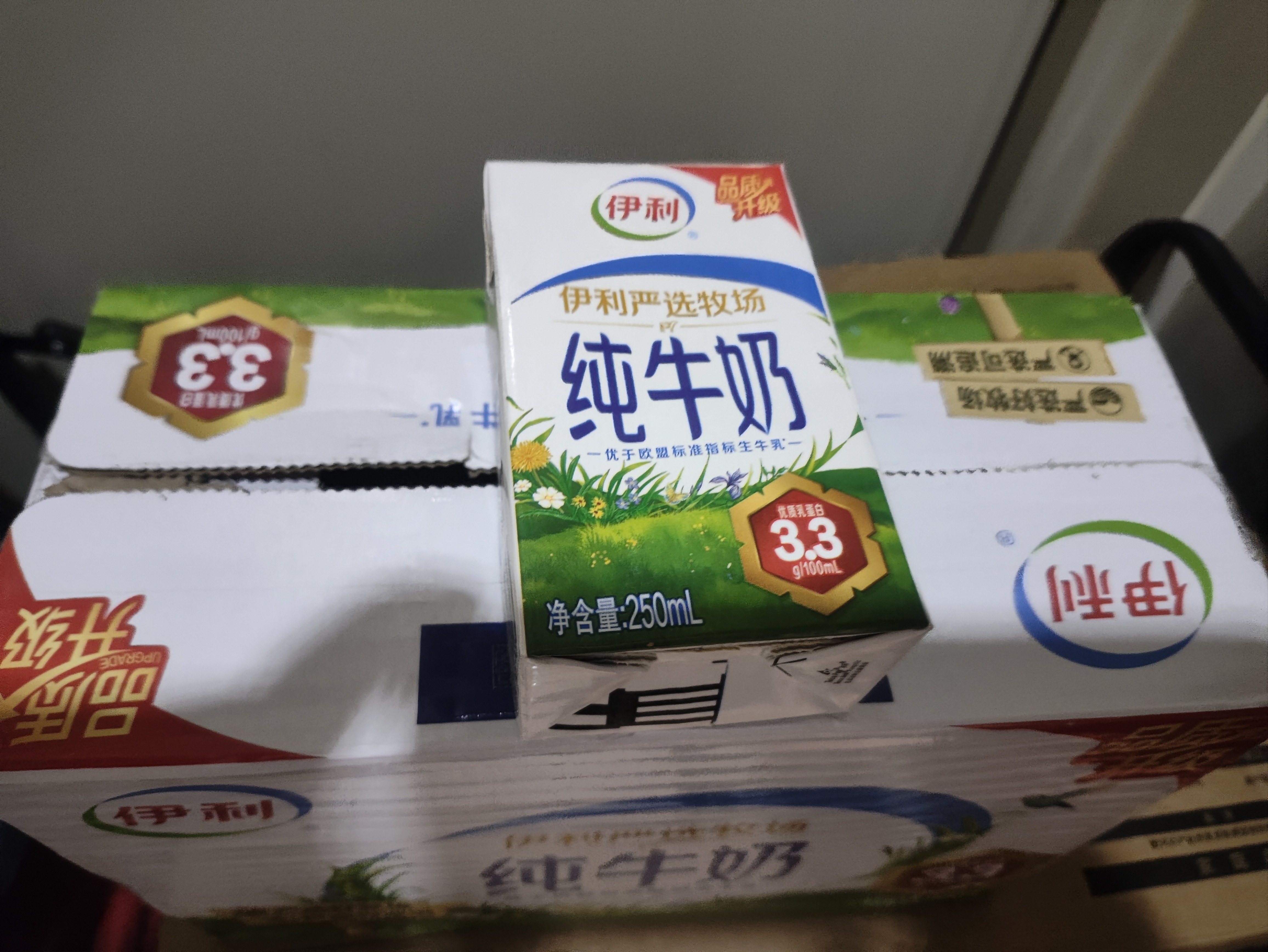伊利严选牧场纯牛奶 250ml*16盒3.3g优质乳蛋白全脂牛奶 礼盒装 实拍图