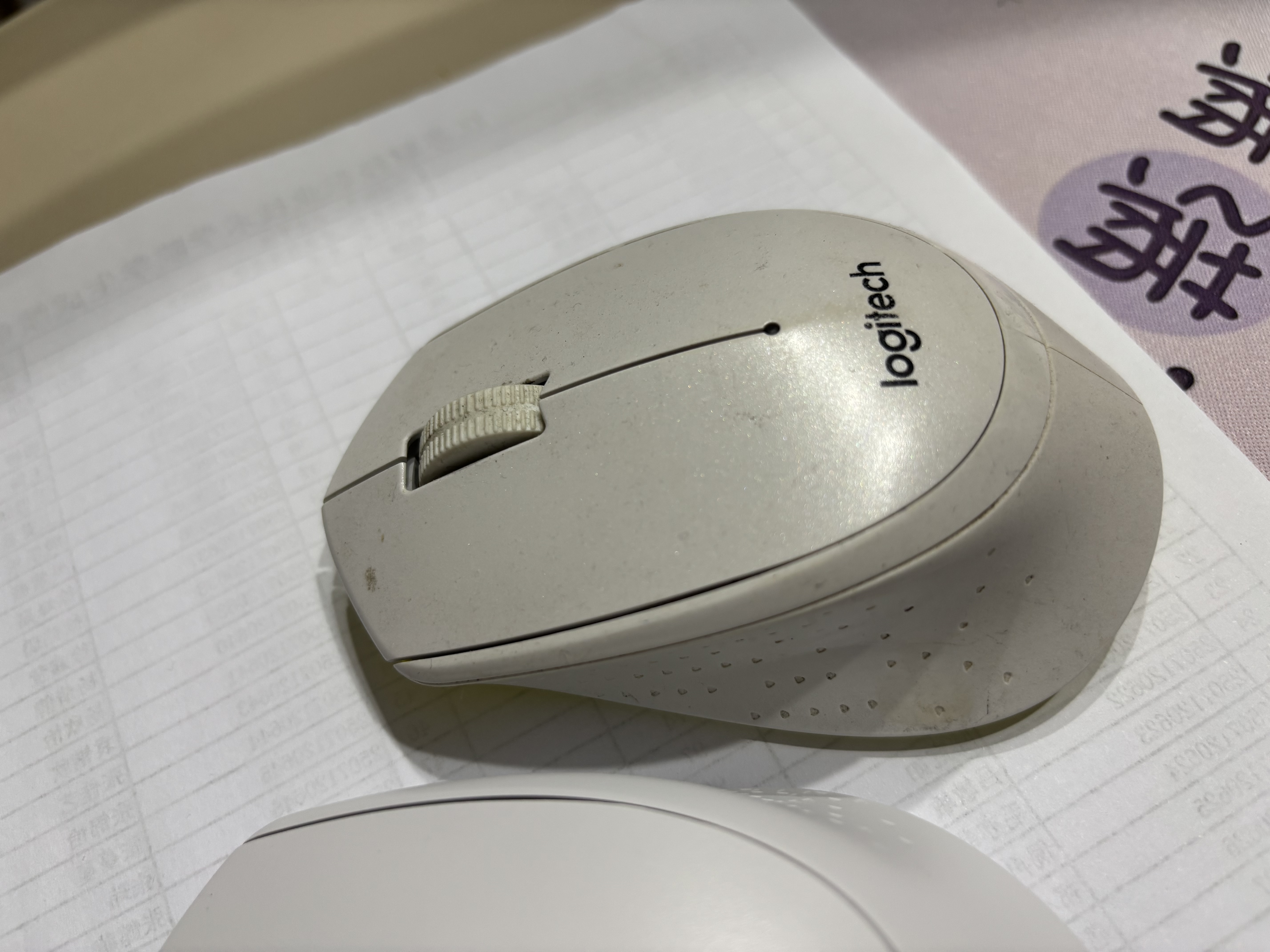 罗技（Logitech）M330 静音鼠标 无线鼠标 办公鼠标 右手鼠标 带无线微型接收器 白色 实拍图