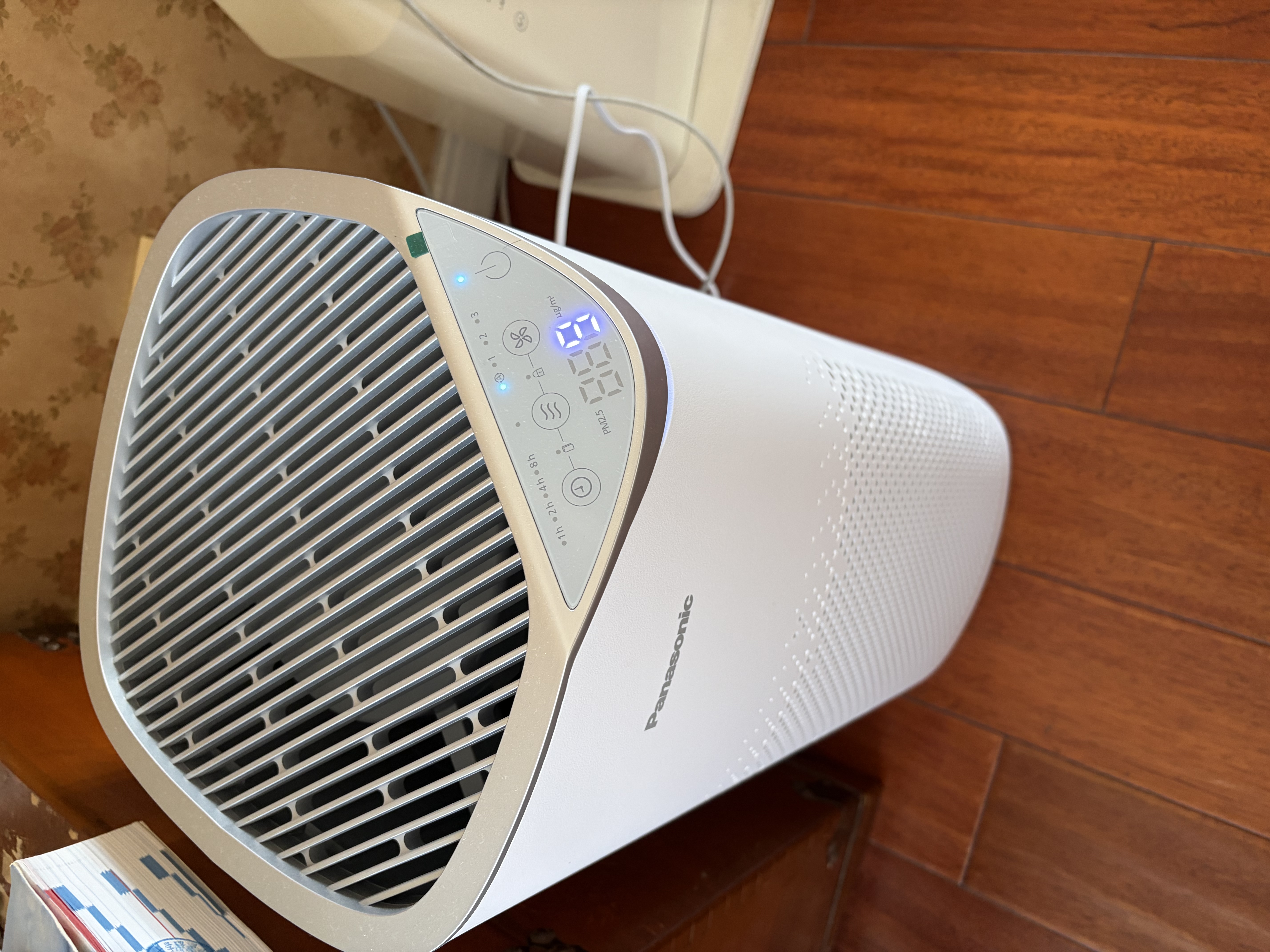 松下（Panasonic）白月光家用空气净化器除甲醛除菌鼻炎二手烟 除花粉除过敏源异味轻音PM2.5数显PBW75C 实拍图