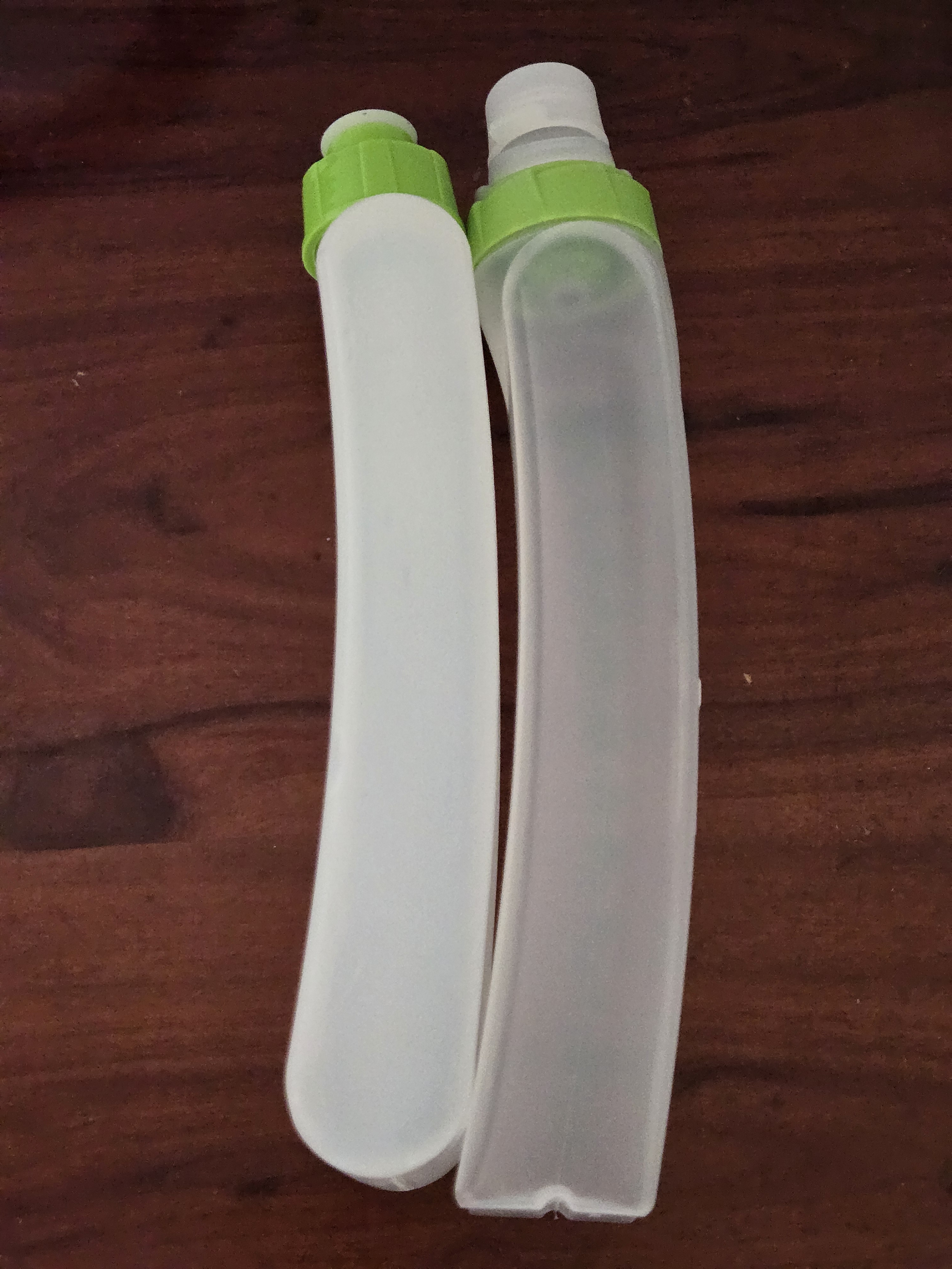 飞比特【运动水壶】跑步马拉松便携软水杯大容量 2.0款 荧光绿 330ml 实拍图
