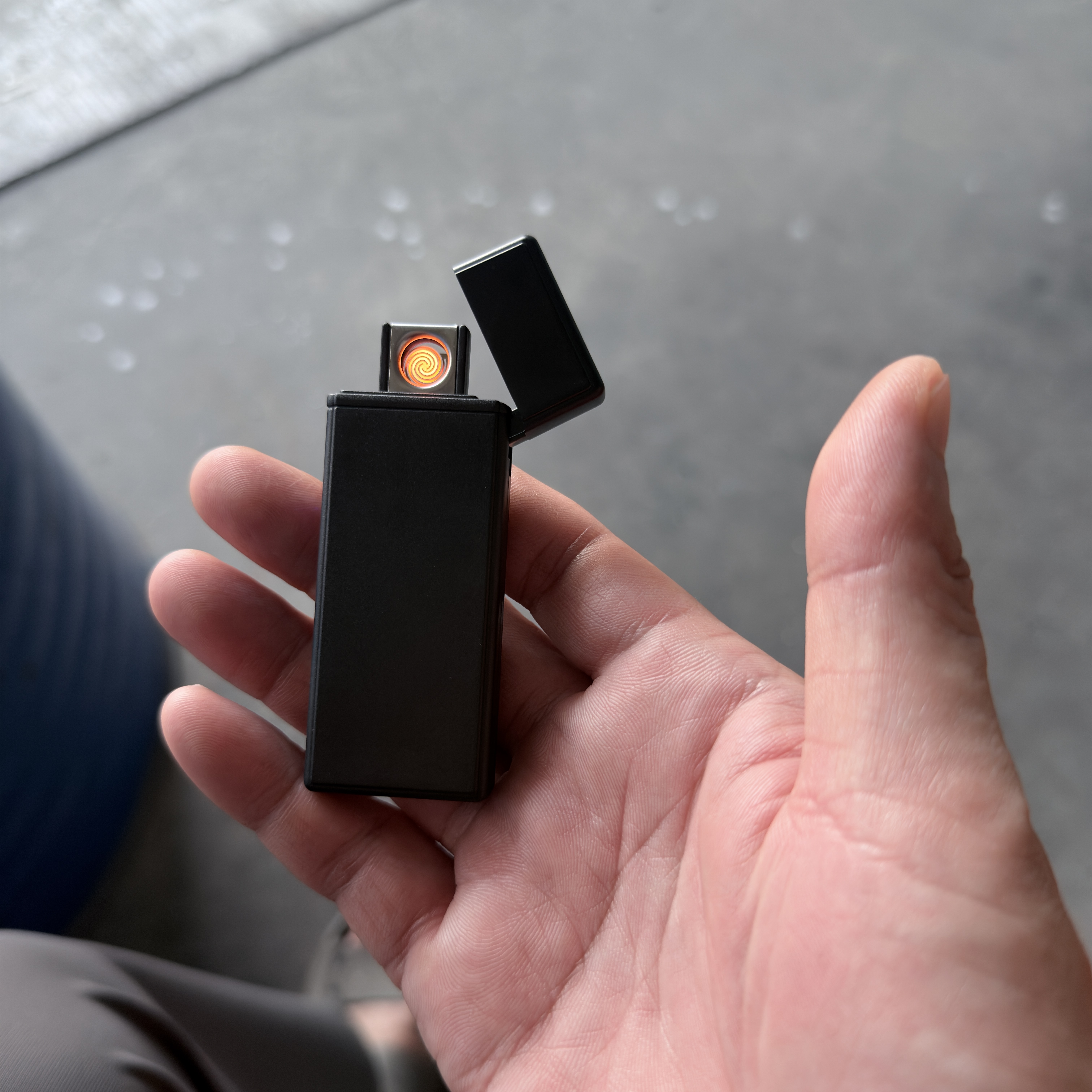 充电打火机防风电子点烟器钨丝usb智能感应点烟器打火机 黑色（两款混发） 实拍图