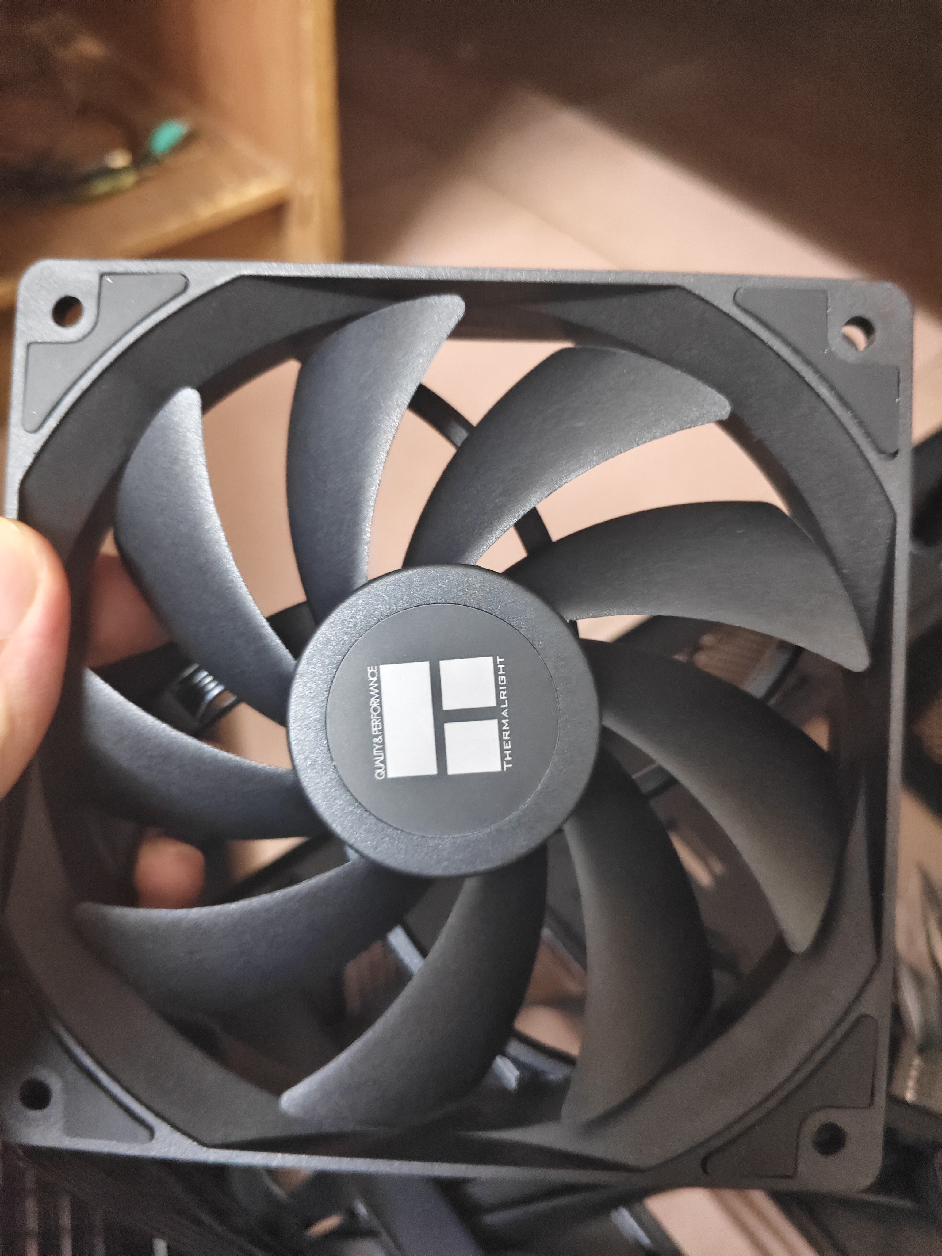 利民（thermalright）TL-C12C 黑色12cm入门级风压扇 经典磁稳S-FDB轴承 50CM 4PIN串接PWM接头 1550转速 实拍图
