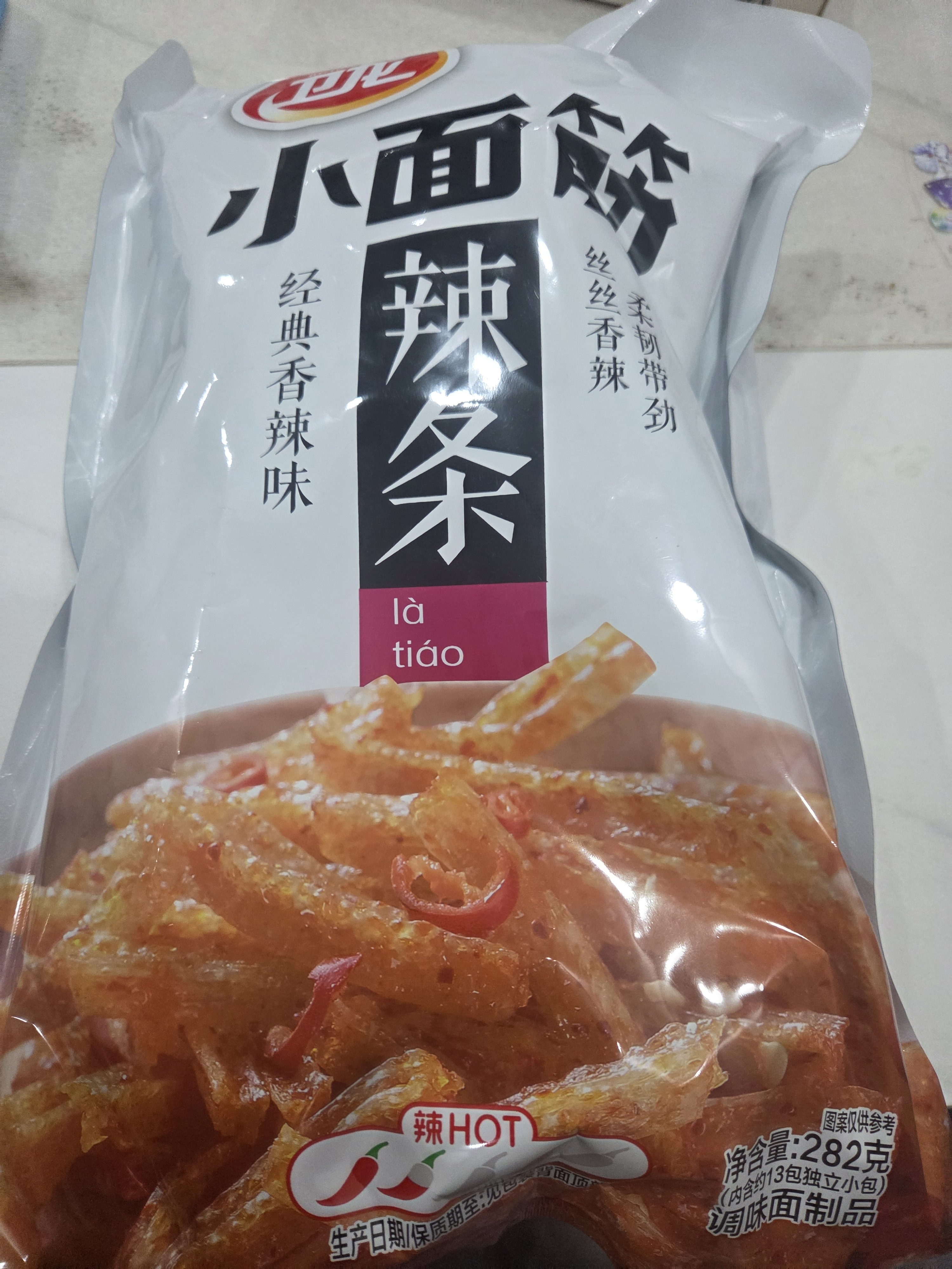 卫龙小面筋辣条 香辣味休闲小零食怀旧童年 282g（约13包 ） 实拍图