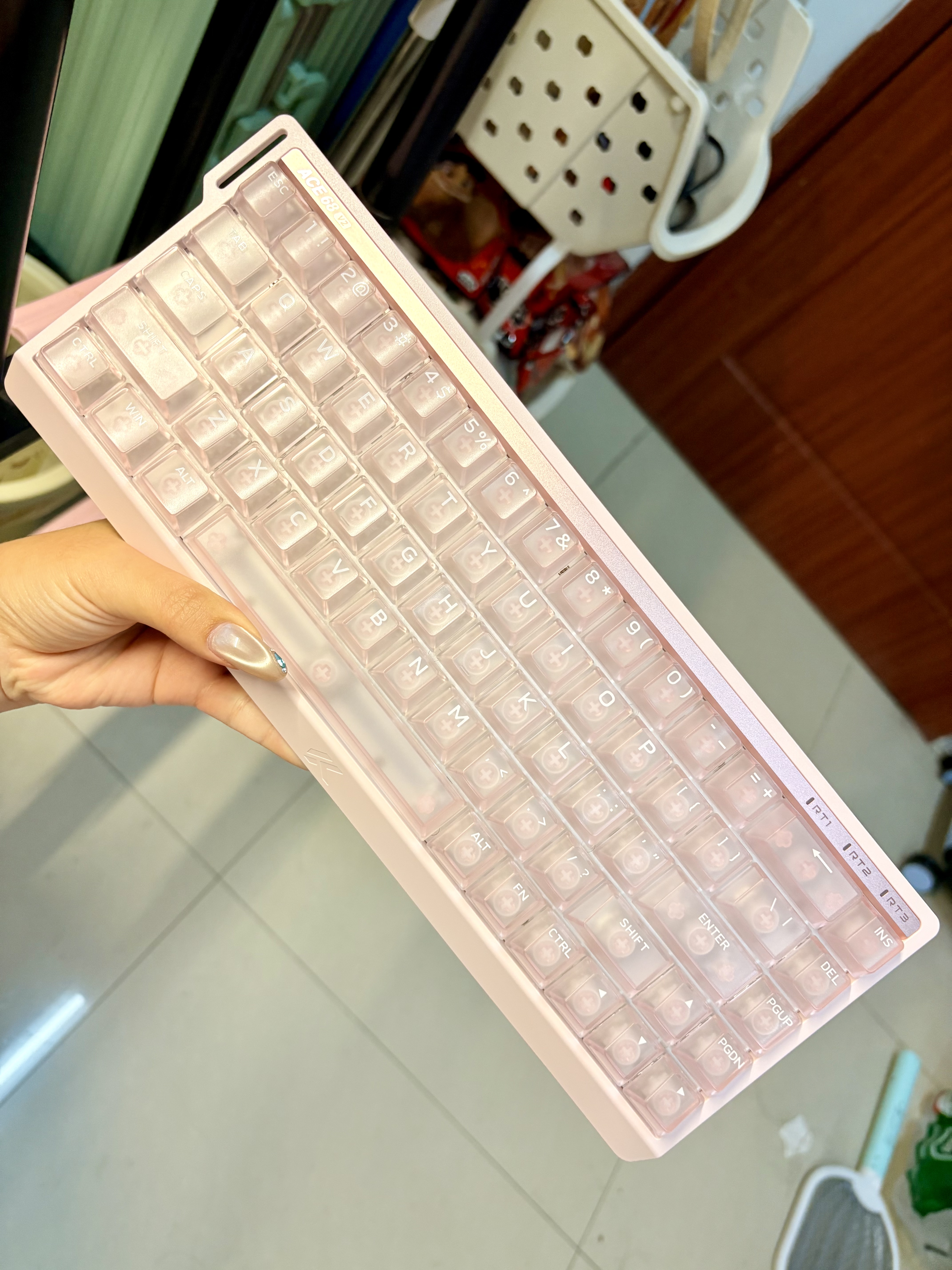迈从（MCHOSE）Ace 68 V2磁轴键盘Gus同款RT电竞游戏低延迟60pro机械有线68键配列FPS双驱动无畏契约 Ace 68 V2 超竞版雾透粉 宝马磁轴+RT键 实拍图