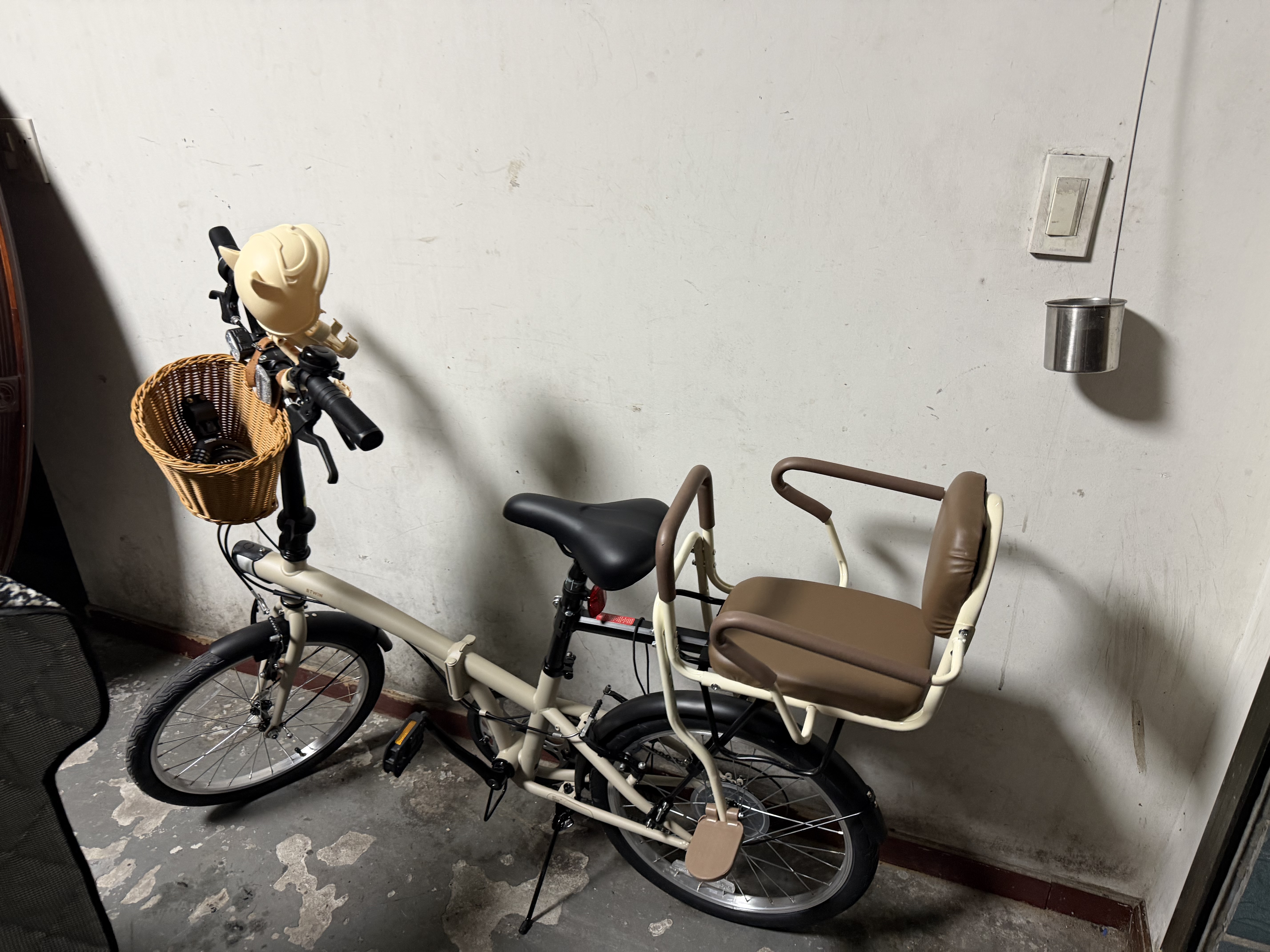 迪卡侬【门店自提】折叠车TILT120自行车20寸轻便便携城市通勤轻量单车 奶茶色 20英寸 实拍图