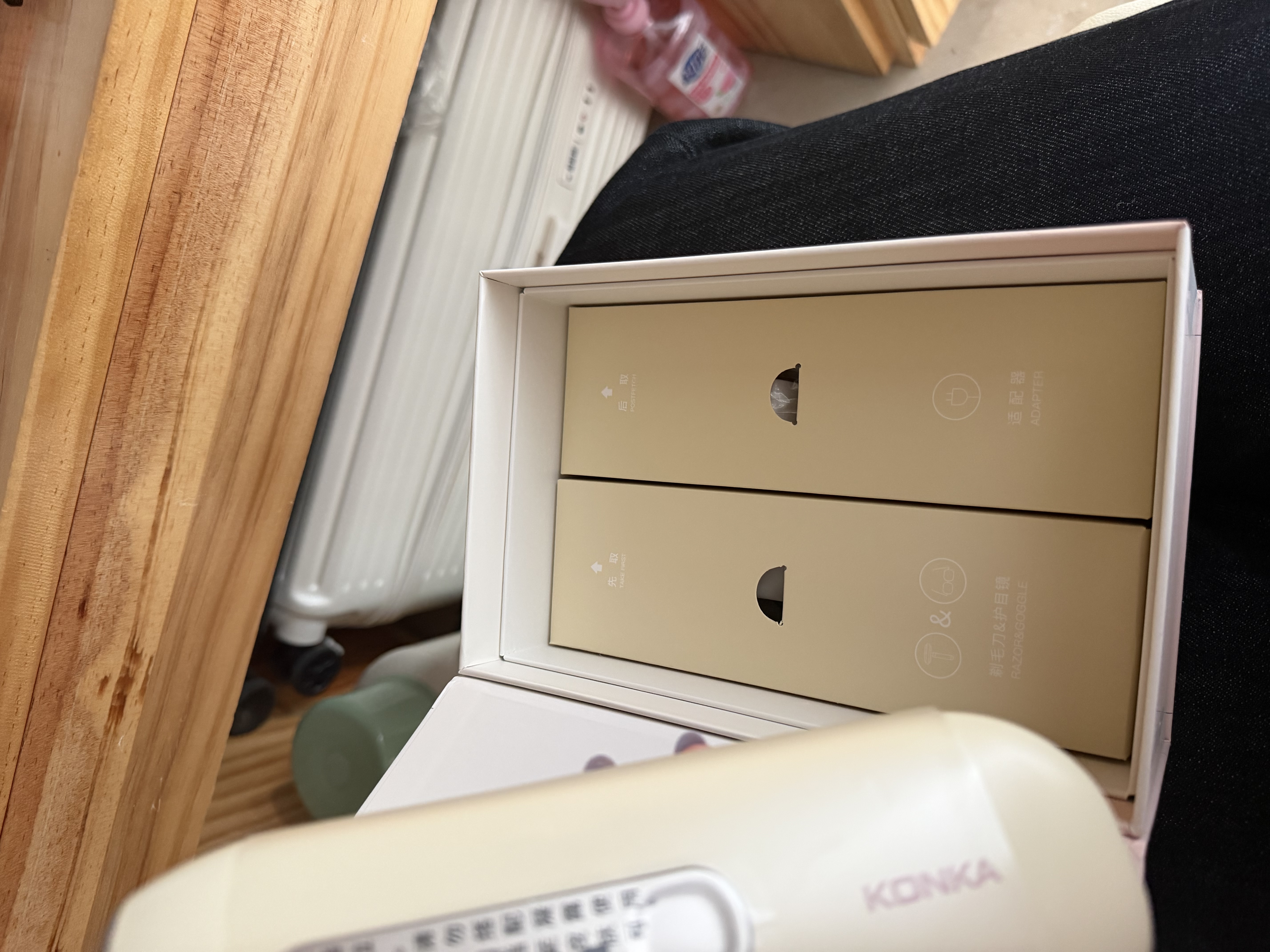康佳（KONKA）脱毛仪3301蓝宝石冰感冰点家用宿舍唇部腋下大小腿比基尼线脱毛神器送女友生日礼物实用 保价30天 奶油白-冰点蓝宝石Pro版本 实拍图