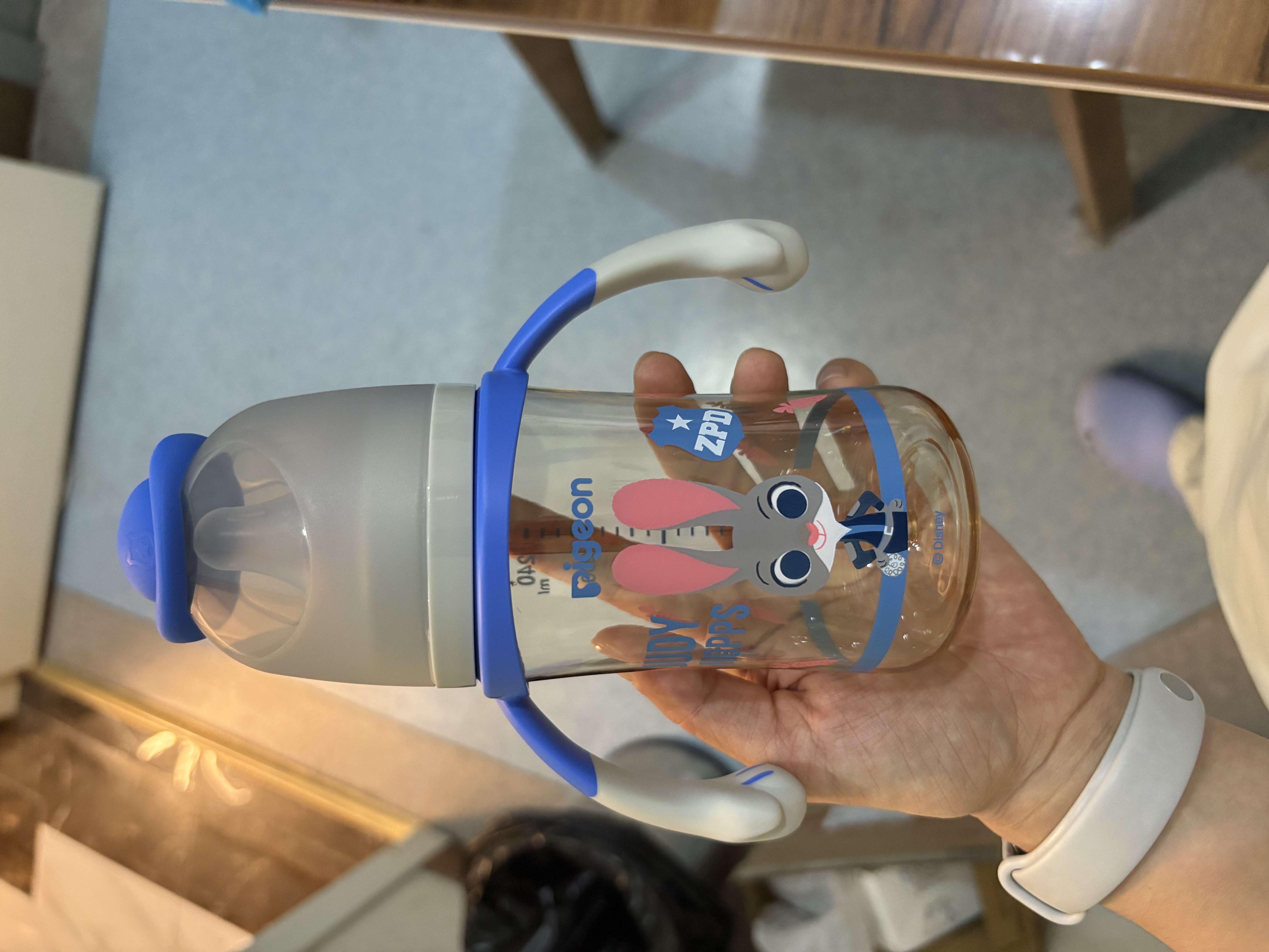 贝亲（Pigeon）迪士尼宽口径PPSU双把手彩绘奶瓶240mL M号 3月+ 萌警朱迪 AA272 实拍图