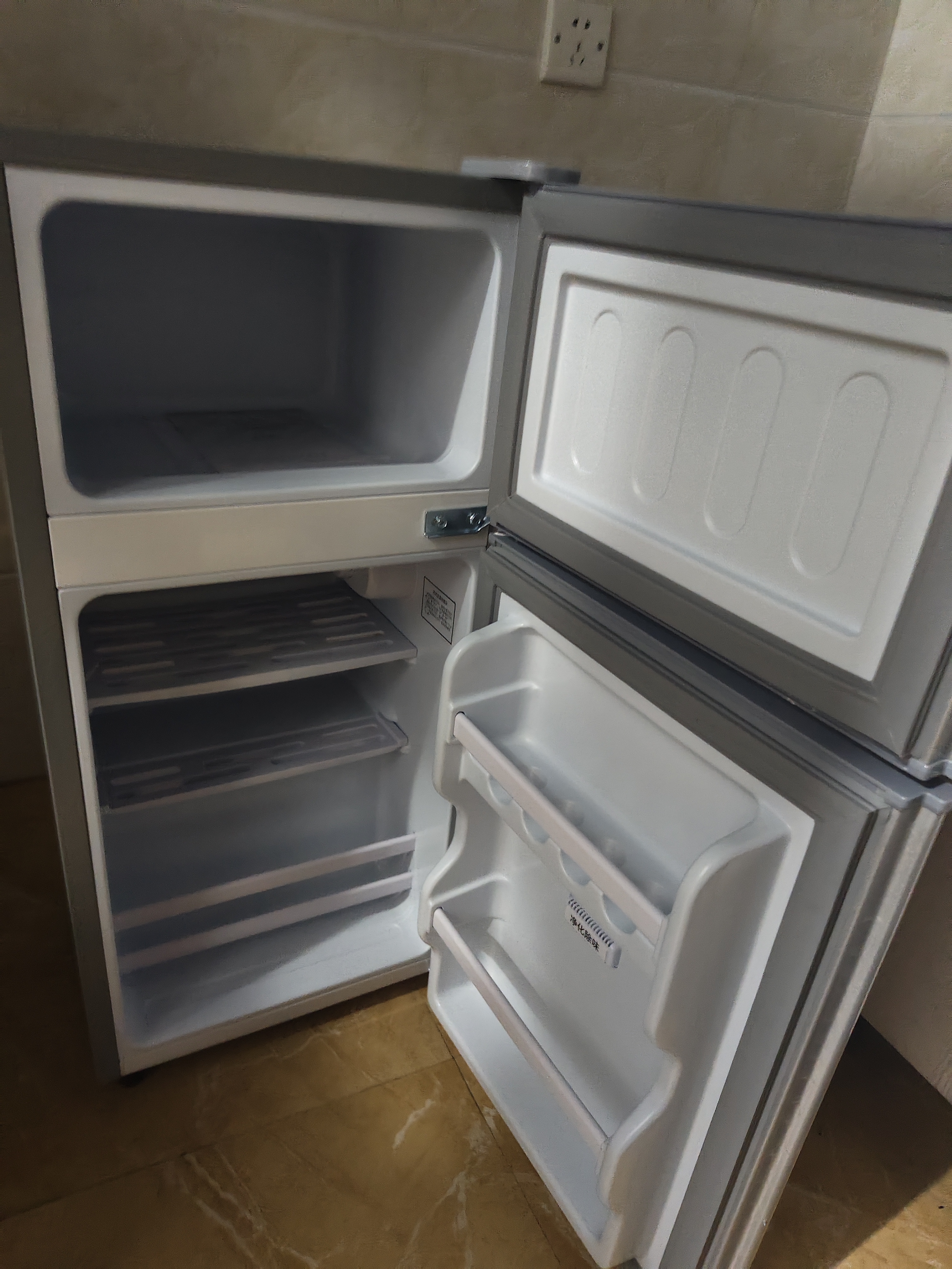 志高（CHIGO）小冰箱迷你小型家用冷藏冷冻两用宿舍出租房用双门办公室电冰箱节能省电 【铜管速冷】128银色【全国联保丨节能省电】 实拍图