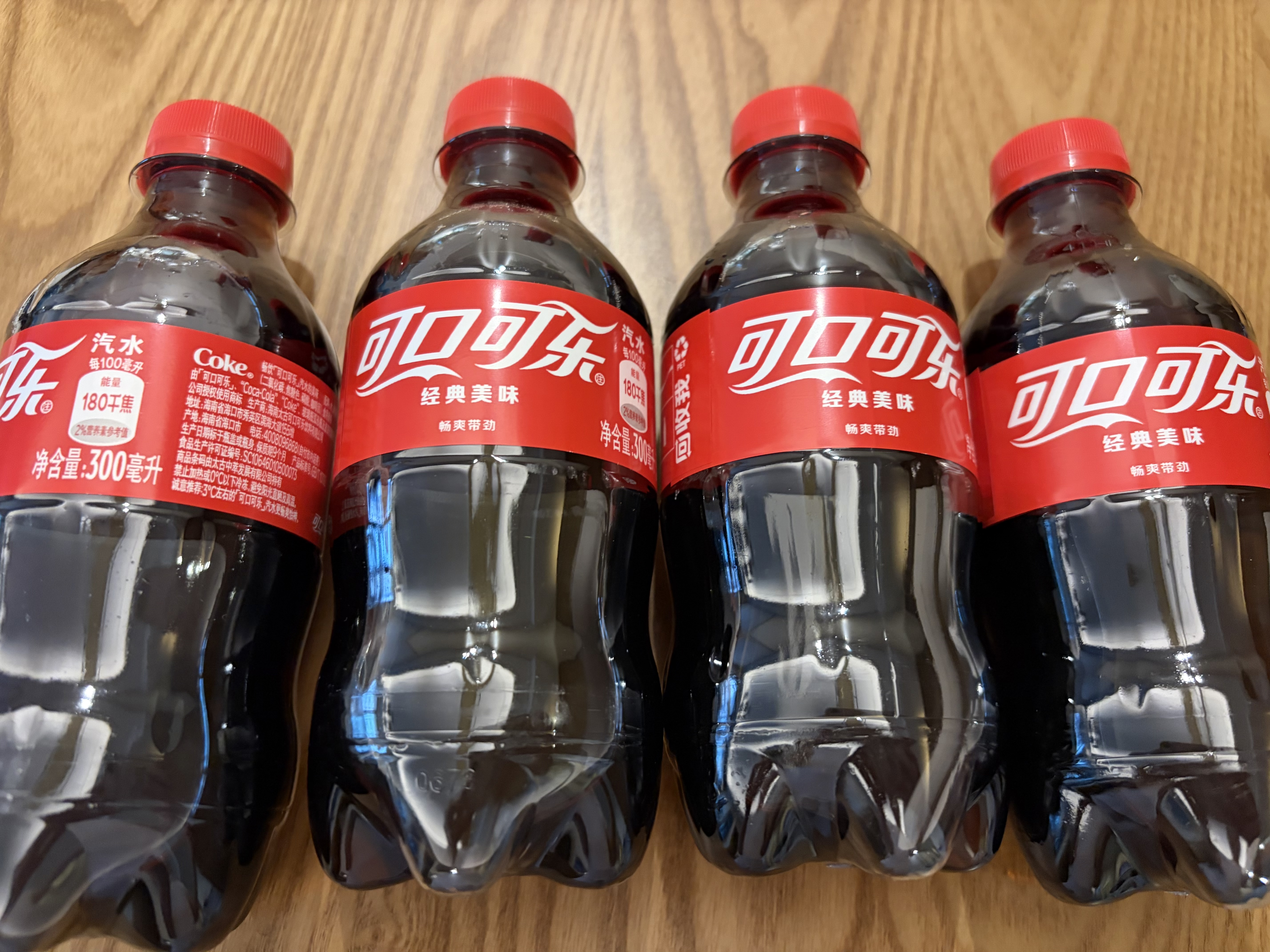 可口可乐（Coca-Cola）经典口味 汽水 碳酸饮料 300ml*24瓶 实拍图