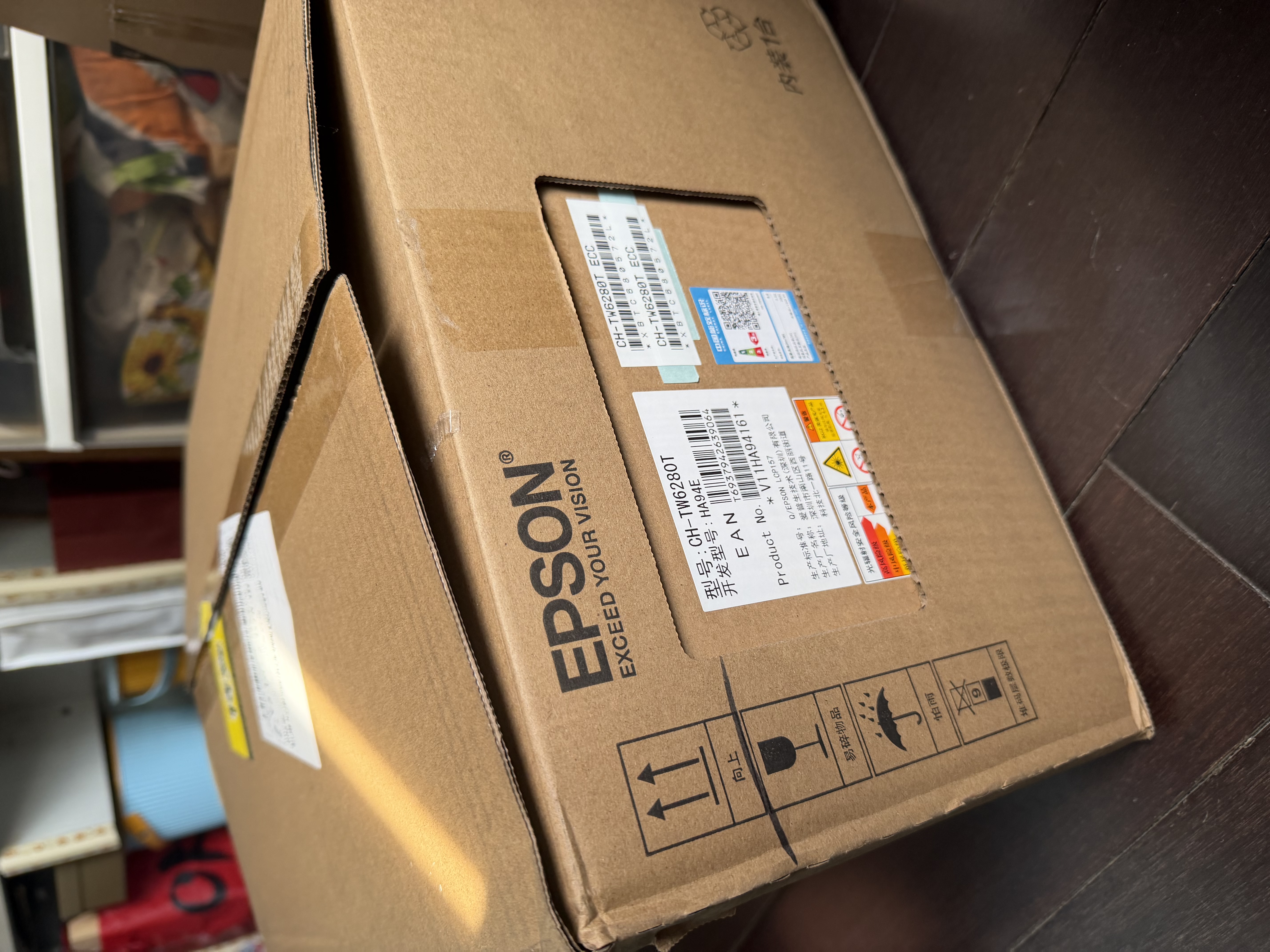 爱普生（EPSON）CH TW6280T家用投影仪 4K专业家庭影院智能投影仪[±60%镜头位移 1.62倍光学变焦] 实拍图