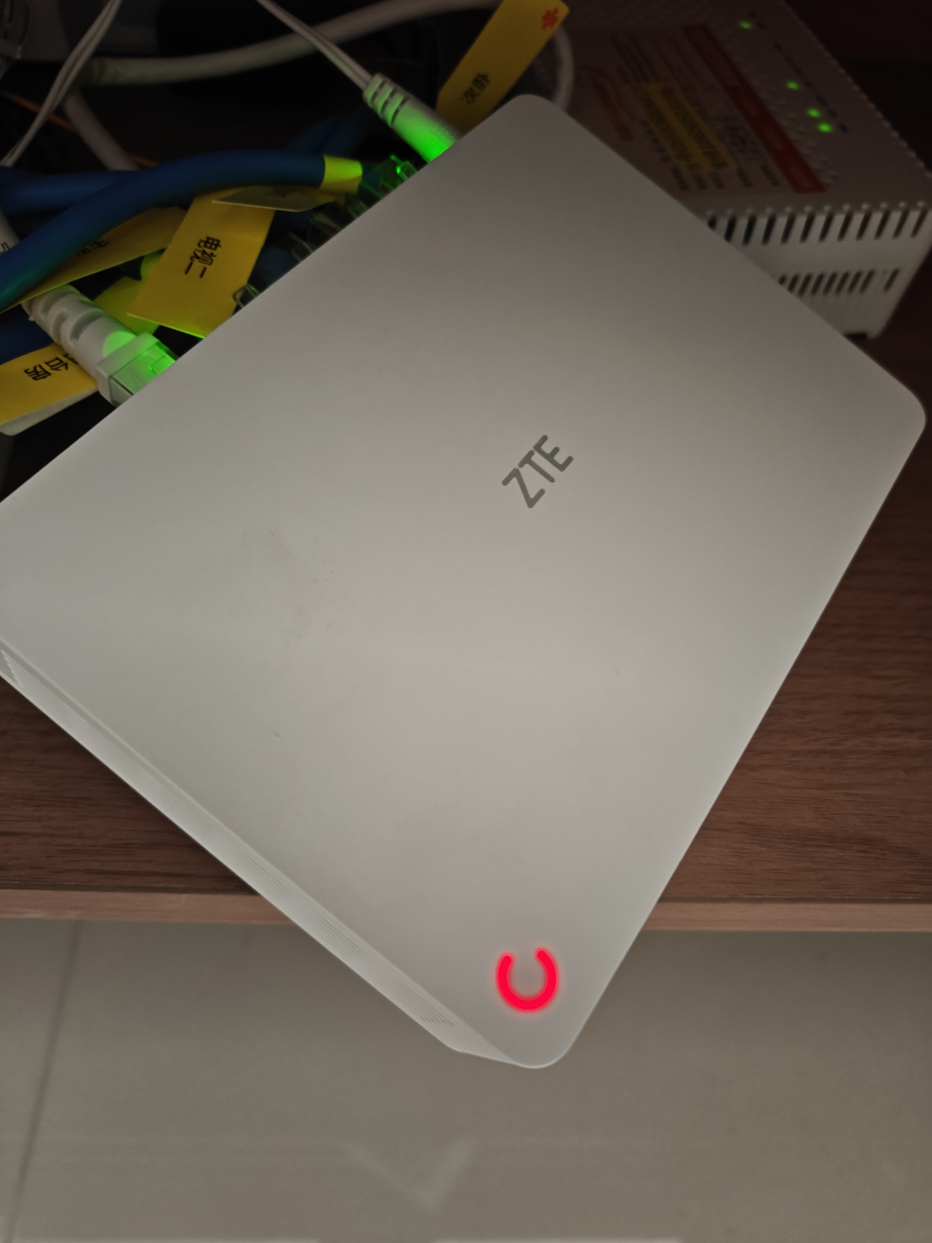 中兴（ZTE）星云MAX全2.5G主路由 有线无线 全屋无死角 AC+AP穿墙王 监控网络分流器交换机 网线分线器 实拍图