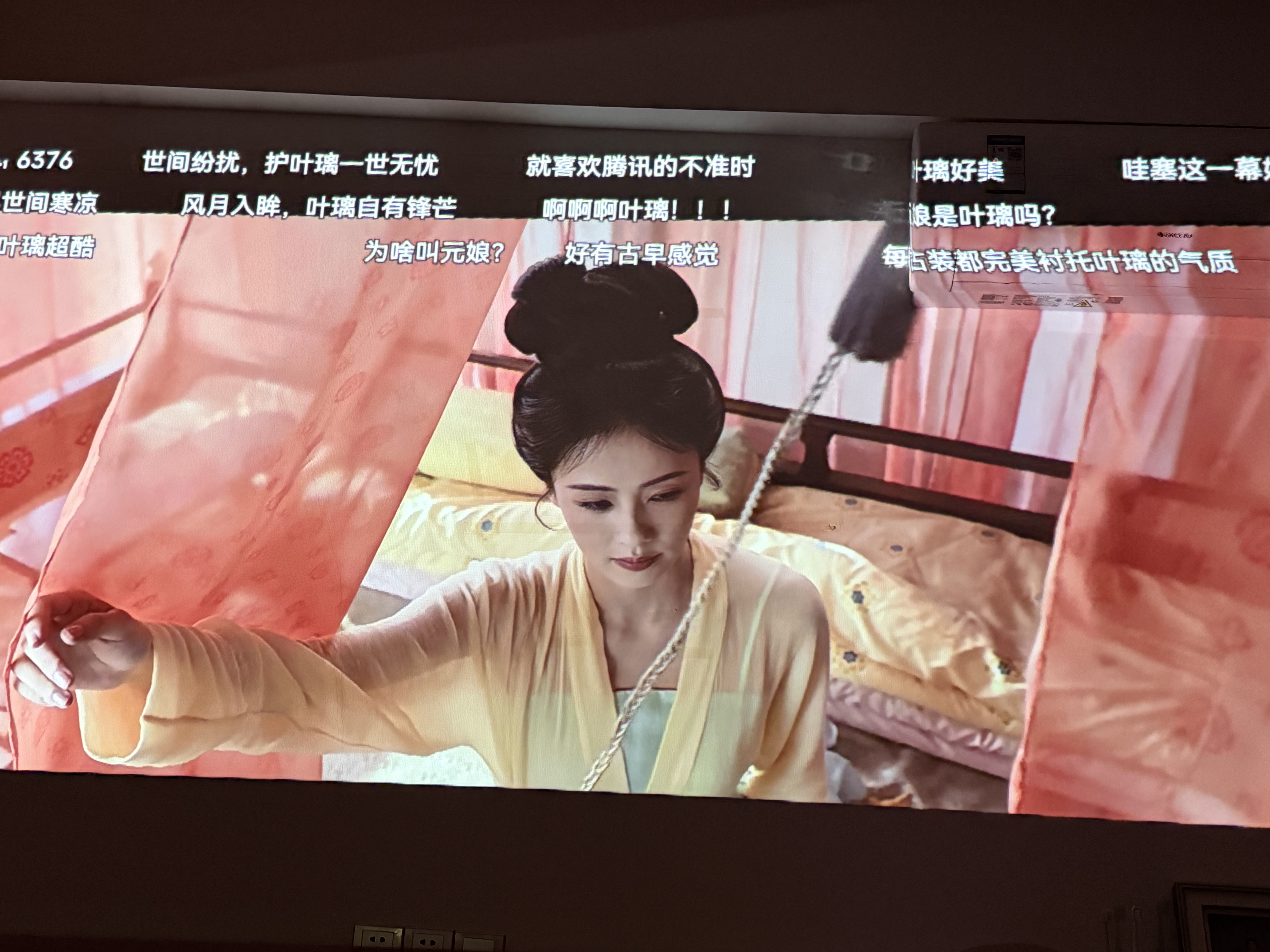 极米（XGIMI）Z6X 第五代【650CVIA】 投影仪家用超高清2026新款卧室 轻薄投影机 无线投屏 精致送礼 国家补贴 实拍图