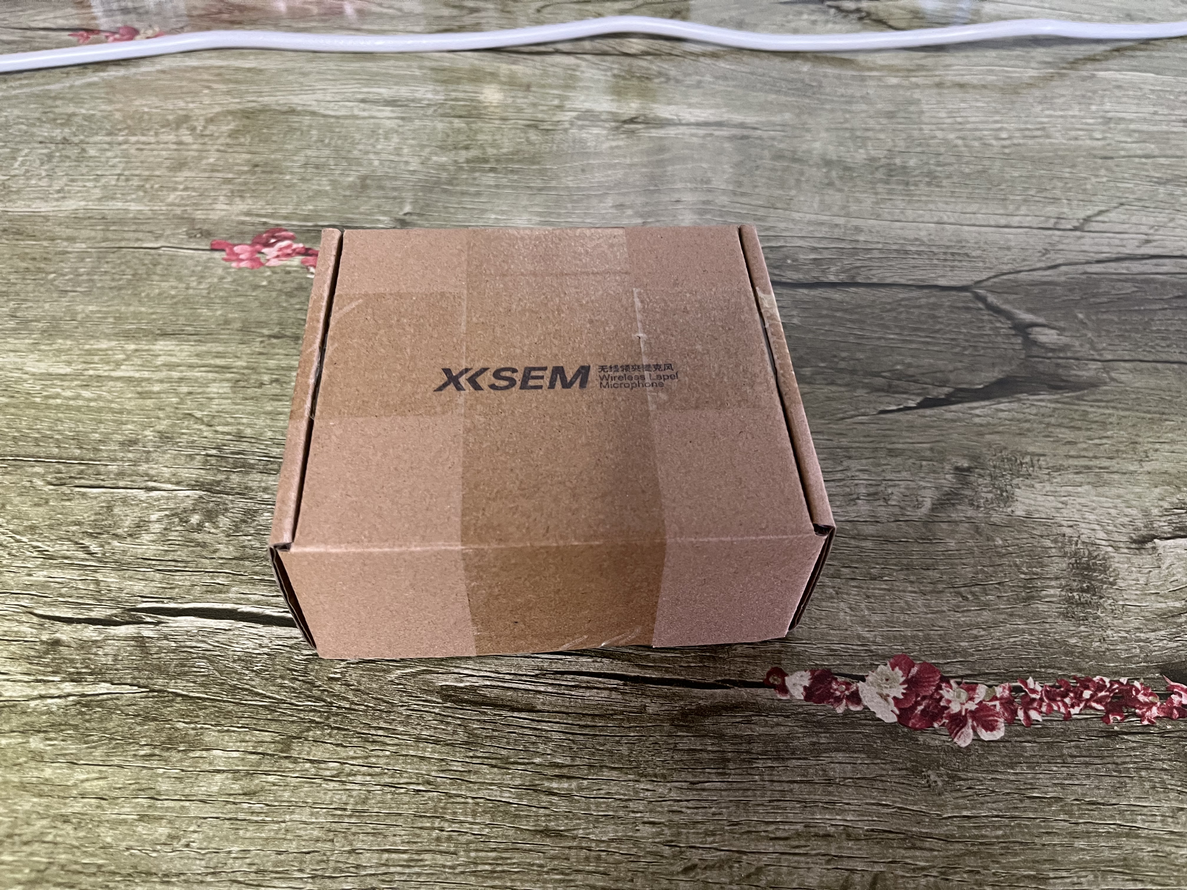 西圣（XISEM）Mike2新升级无线麦克风夹领式一拖二直播设备降噪拍视频录音专用收音纽扣式领夹麦克风 Mike2 安卓苹果通用【一拖二配充电仓】黑色 实拍图
