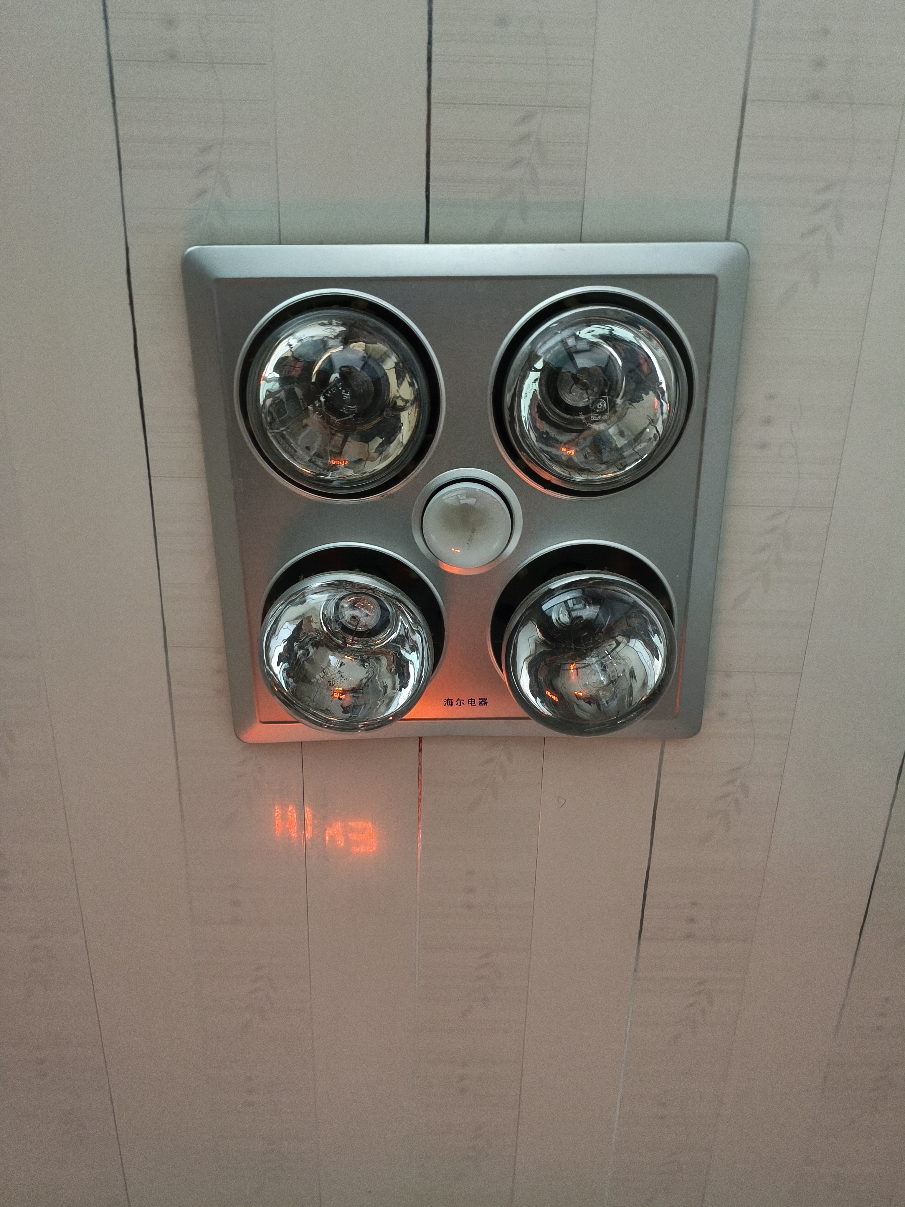美的（Midea）风暖照明浴霸集成吊顶排气换气多功能正方形轻薄低噪小户型暖风机 实拍图