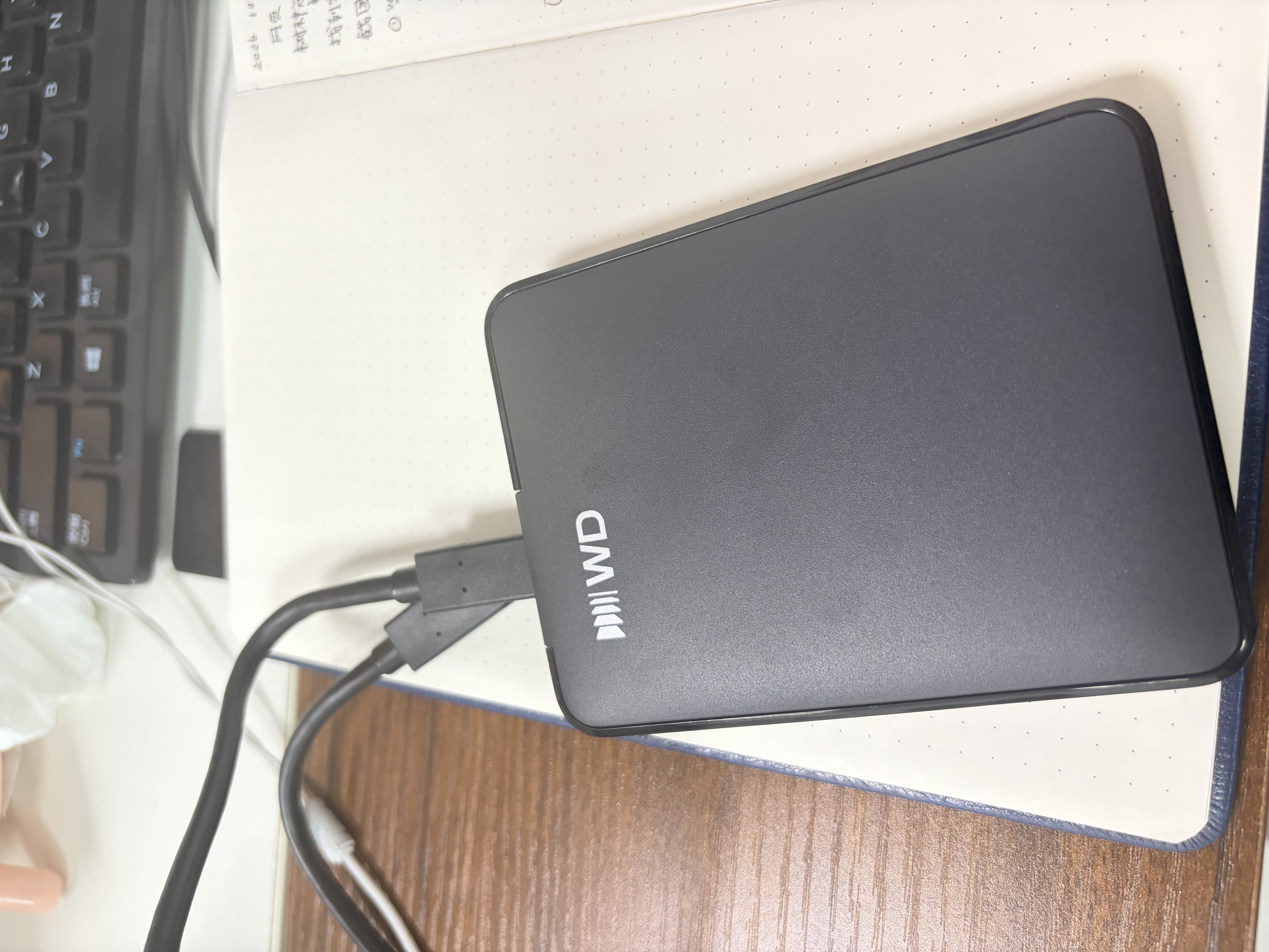 西部数据（WD）移动硬盘2TB  USB-C接口 元素系列 2.5英寸 机械硬盘 笔记本电脑外接 外置扩容备份 大容量存储 实拍图