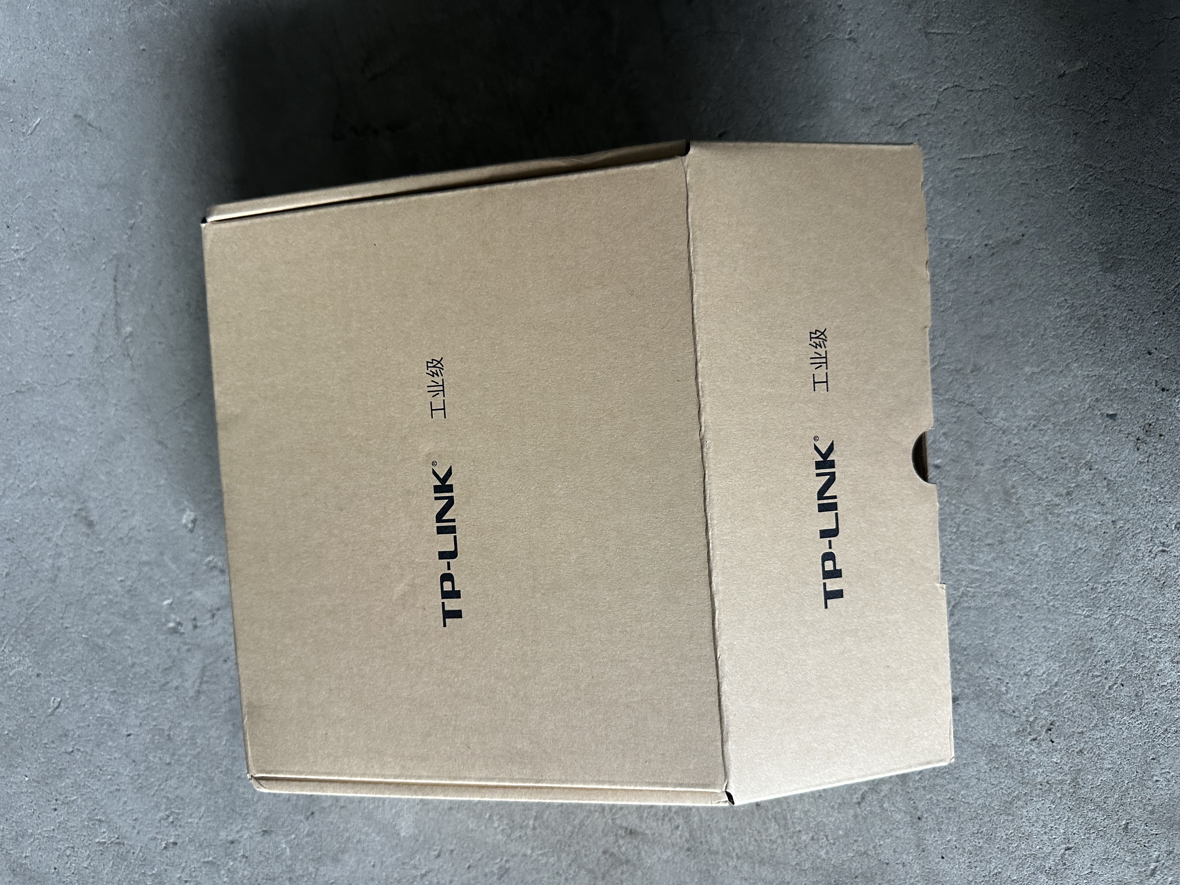 普联（TP-LINK）8口百兆工业级企业级以太网交换机 TL-SF1008工业级  1台 企业/监控网络分流器集线器tp交换器  实拍图