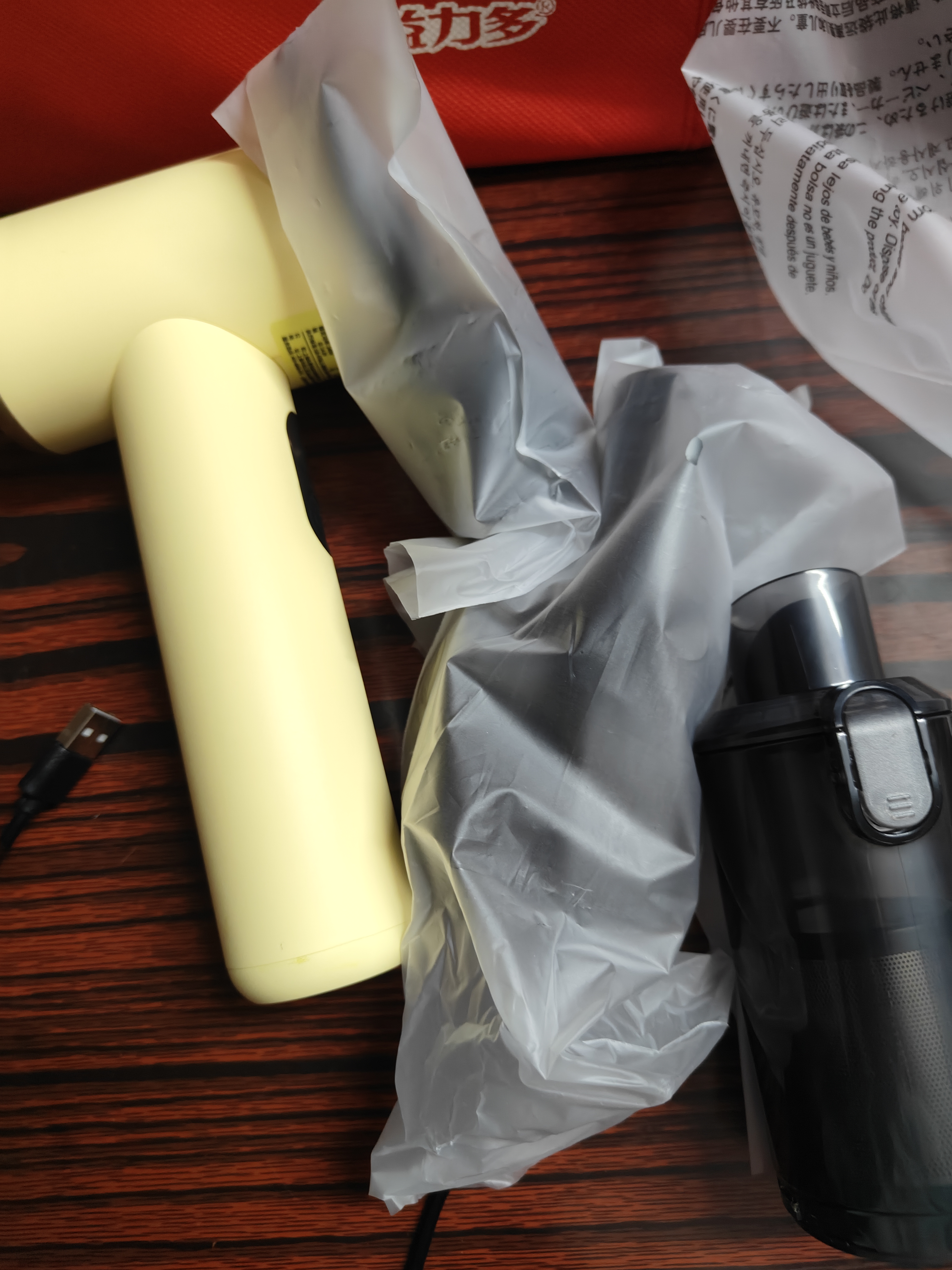 爱图腾车载吸尘器小型手持家用吸尘器大吸力无线车用吸尘机超强吸力桌面床上吸尘器强力吹吸一体机L8Pro+ 实拍图