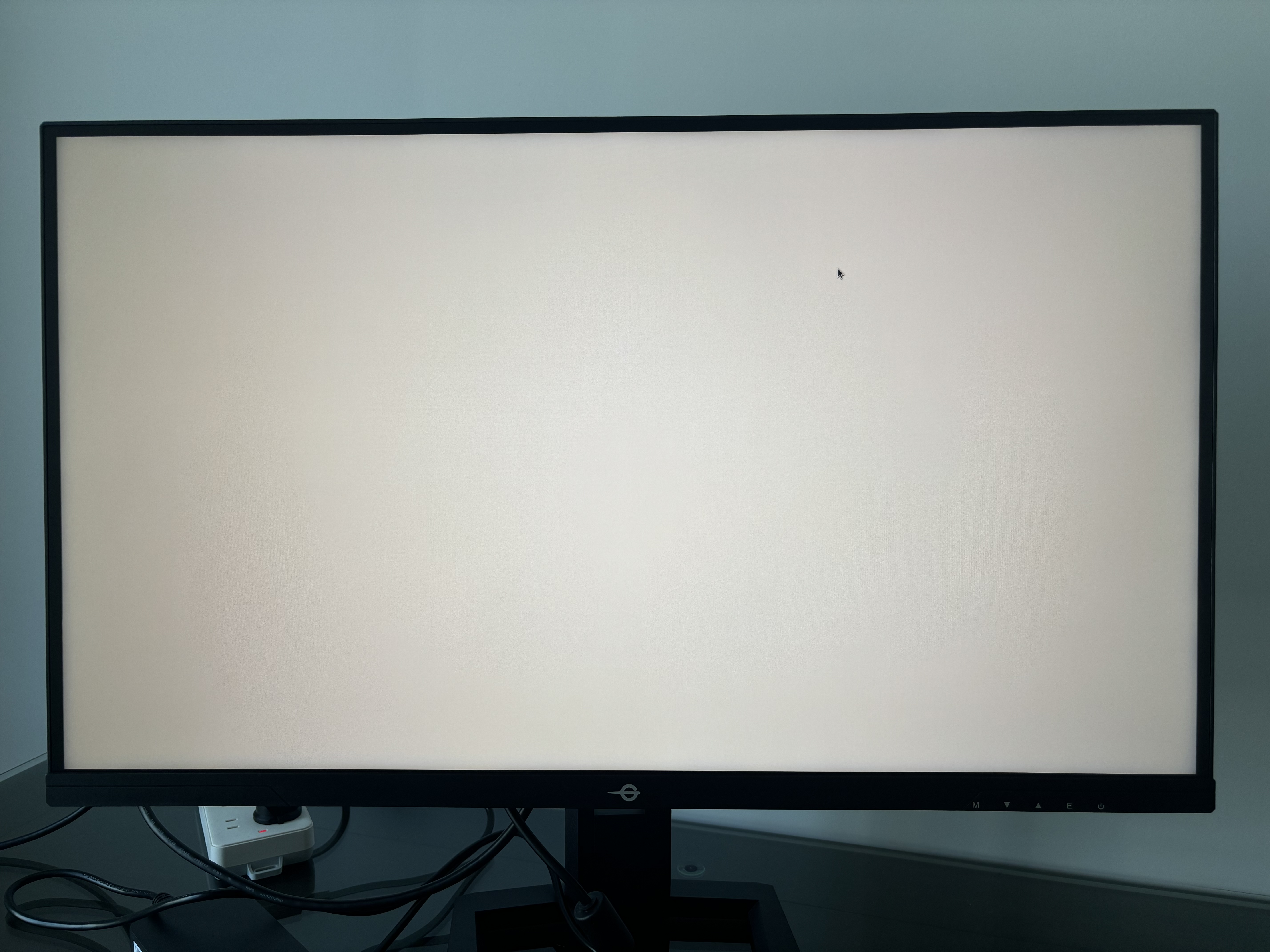 泰坦军团27英寸QD-MiniLED 4K 160Hz双模320Hz DyDs0.5ms Type-C65W 内置音箱电竞显示器P275MV PLUS增强版 实拍图