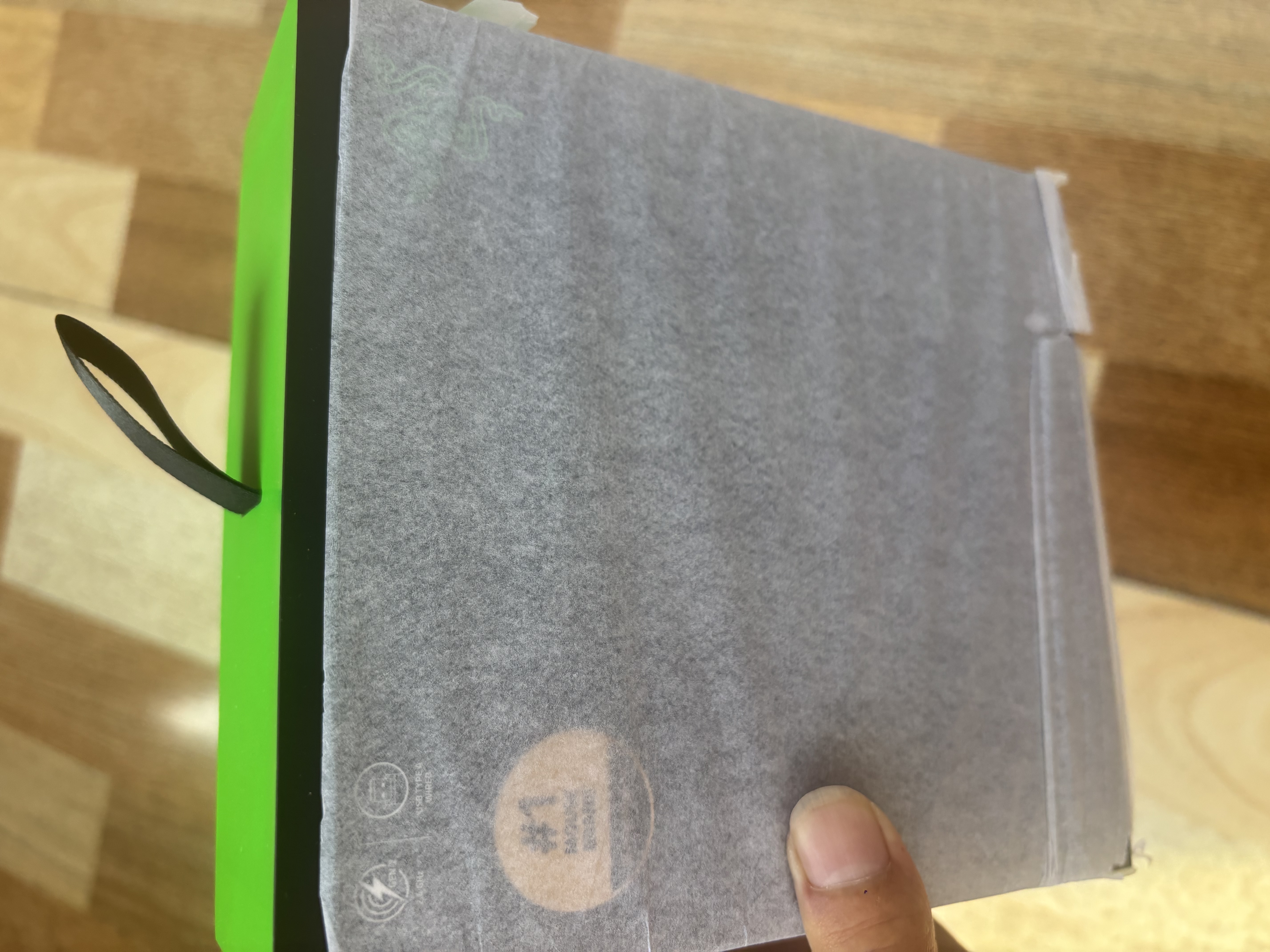 雷蛇（Razer）毒蝰V4pro专业版无线鼠标 碳纤维47g轻量化 50K传感器 无线8K 电竞游戏【拆封后不支持七无退货】 实拍图