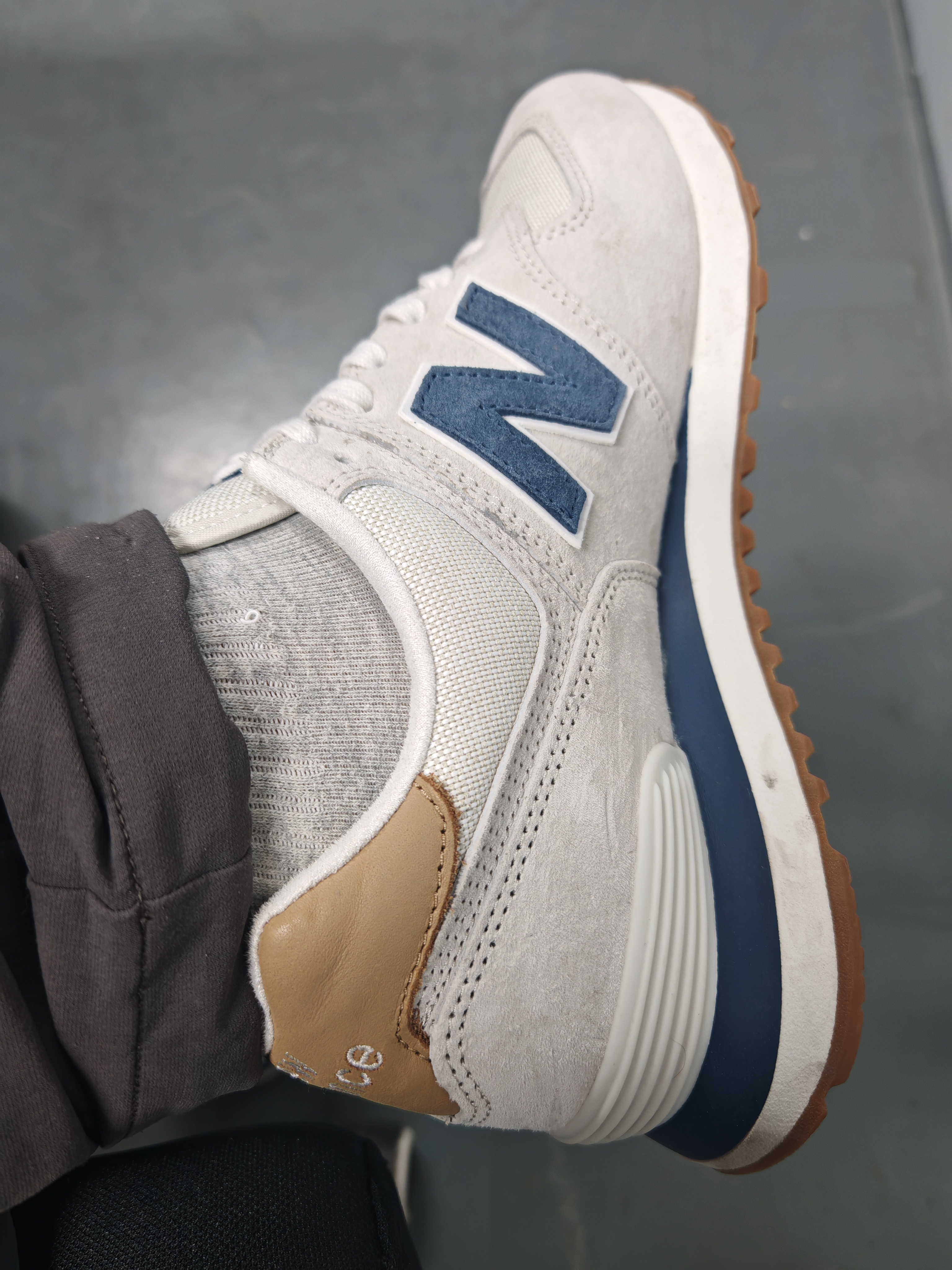 NEW BALANCE秋季男女同款复古灰色耐磨轻便运动休闲鞋574系列ML574LGI 41.5 实拍图