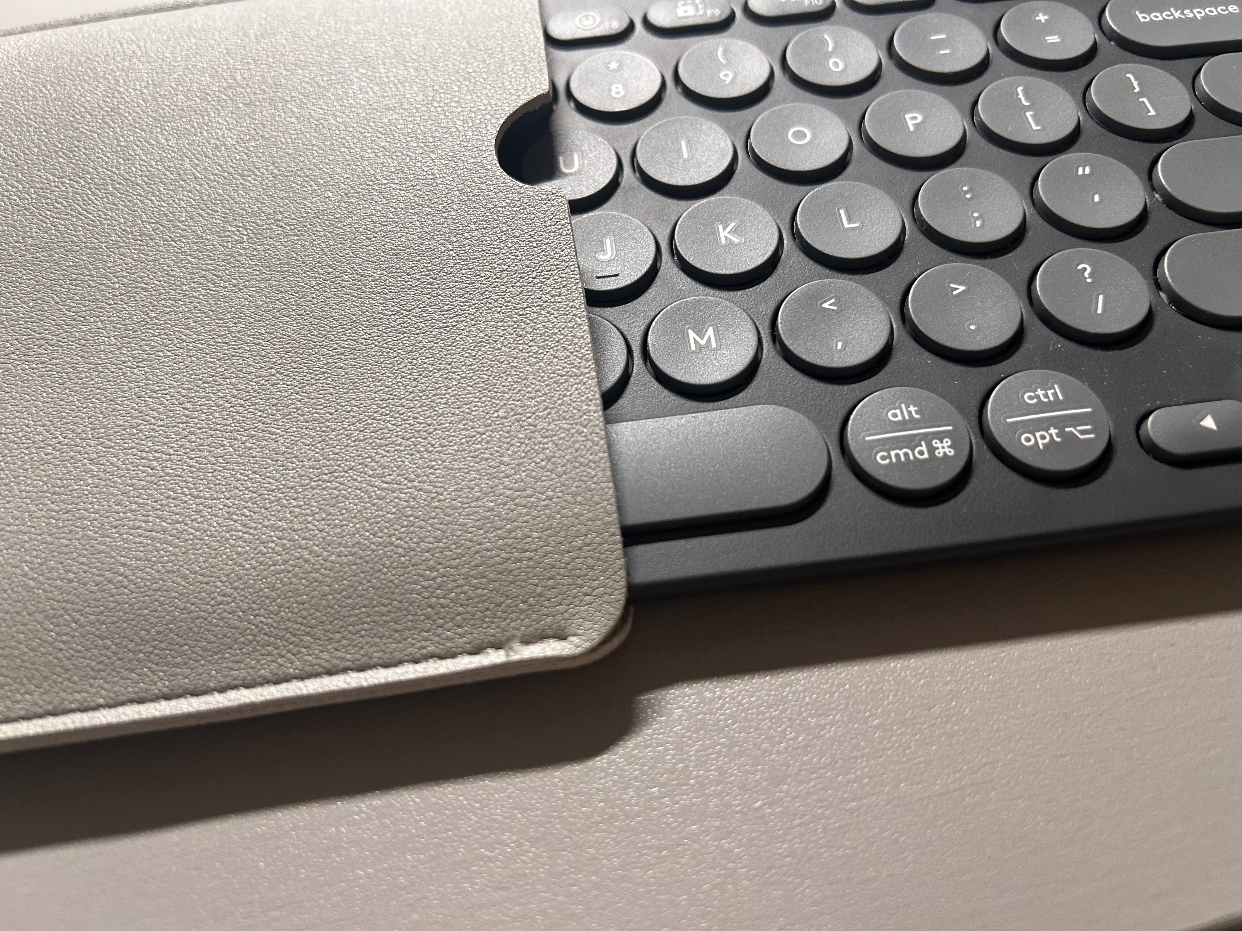 罗技（Logitech）时尚系列K390无线蓝牙键盘 超薄便携 K380升级版 黑色 79键 实拍图