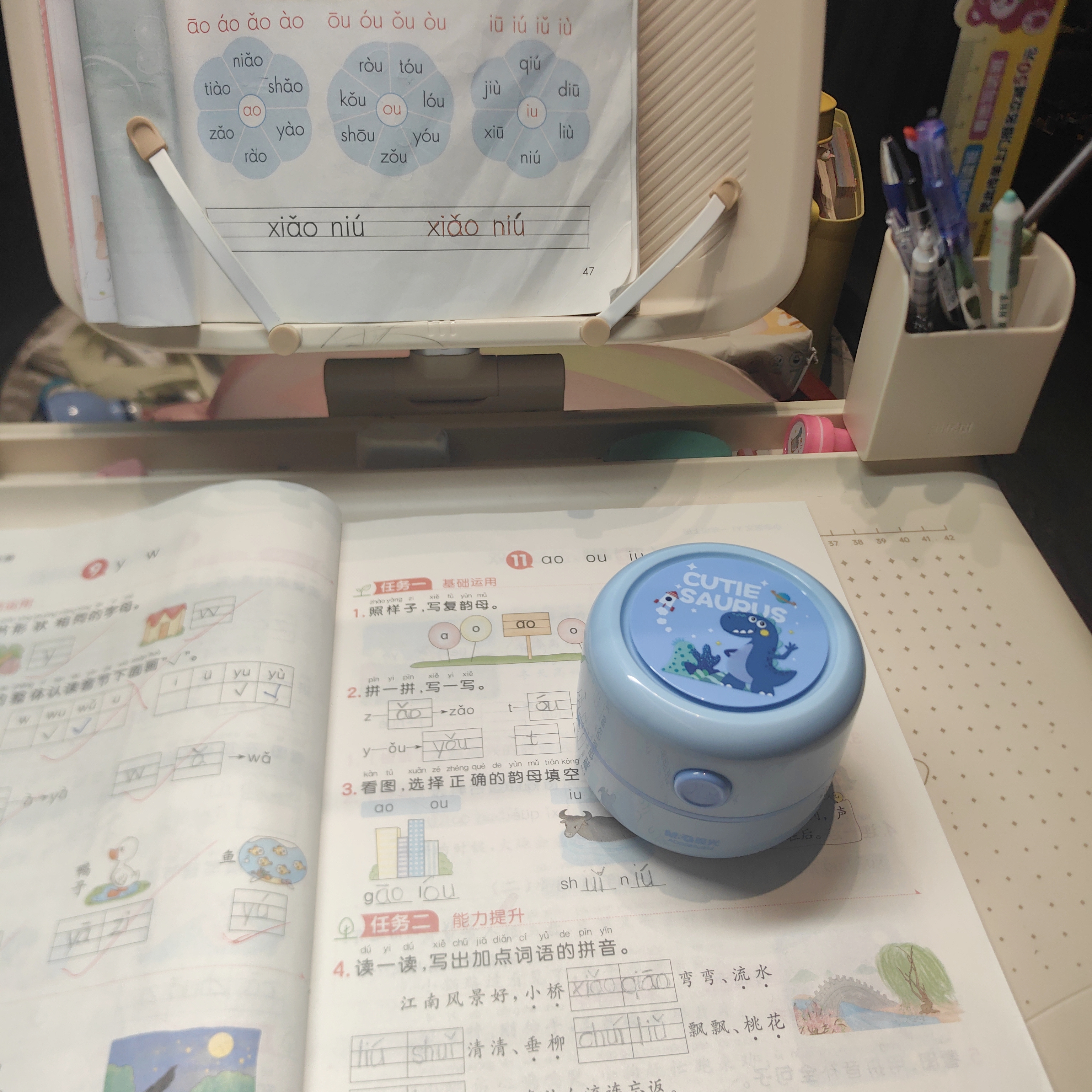晨光（M&G）文具小恐龙大吸力桌面吸尘器橡皮擦键盘吸尘器橡皮屑桌面清洁器 充电款生日礼物ADG989J9B 实拍图