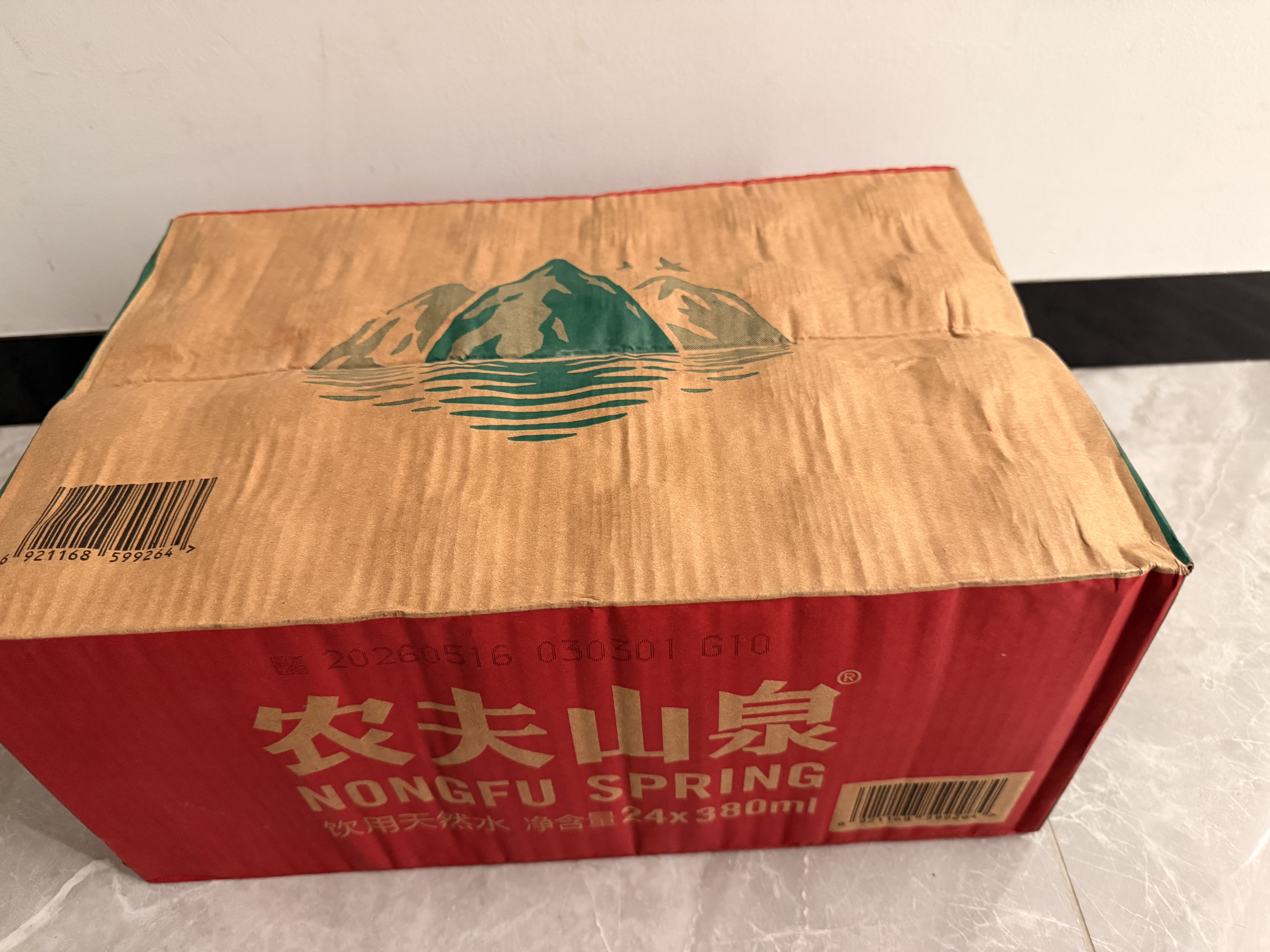 农夫山泉 饮用水饮用天然水380ml*24瓶 办公商务会议 塑膜纸箱随机发货 实拍图