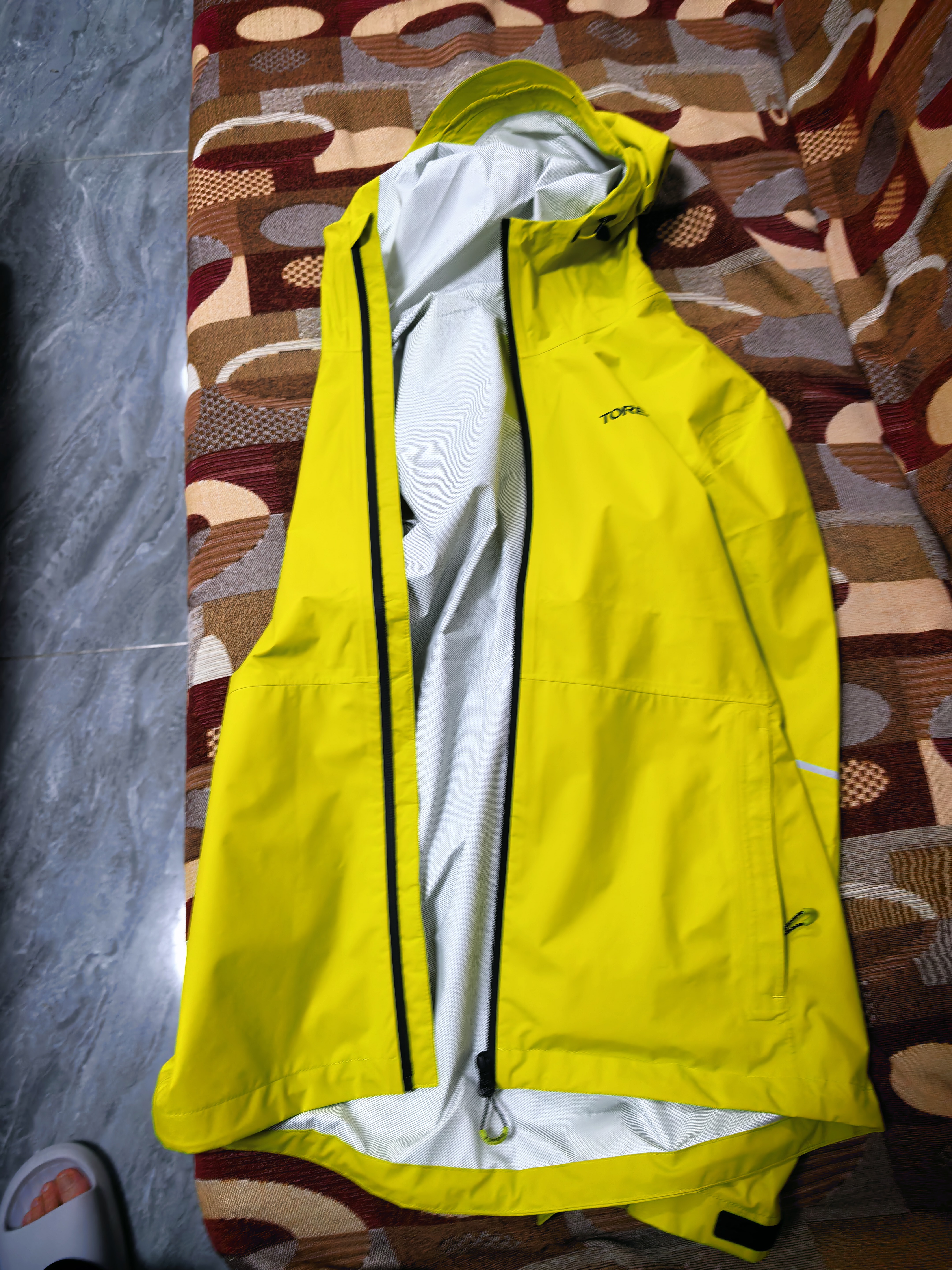 探路者(TOREAD)单层冲锋衣外套户外徒步通勤防风雨登山服 莹黄色男 M 实拍图