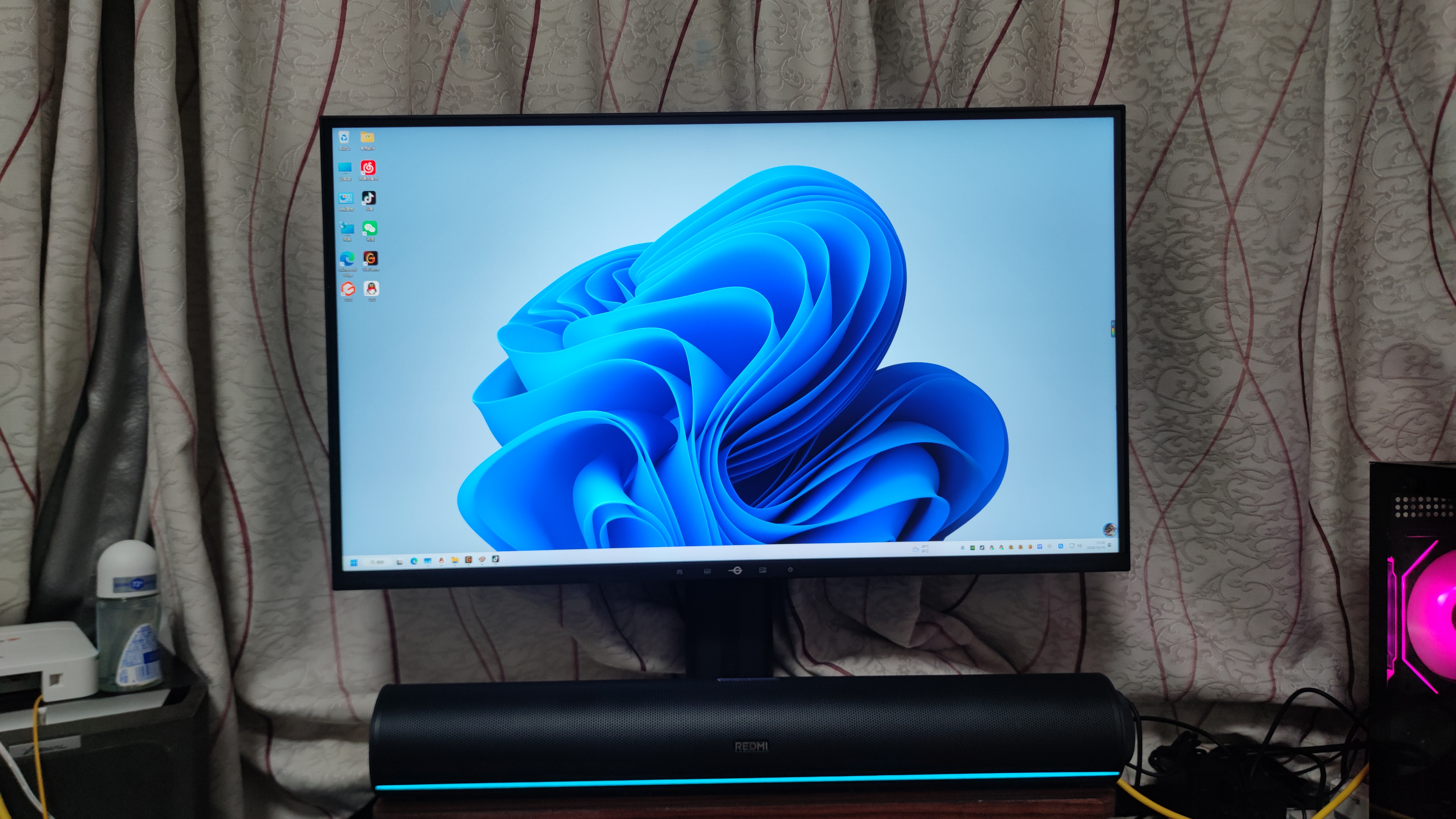 泰坦军团27英寸2K 245Hz双侧入光DyDs0.5ms HDR500硬件低蓝光 耳机挂钩 旋转升降FPS电竞显示器KG277R PLUS 实拍图