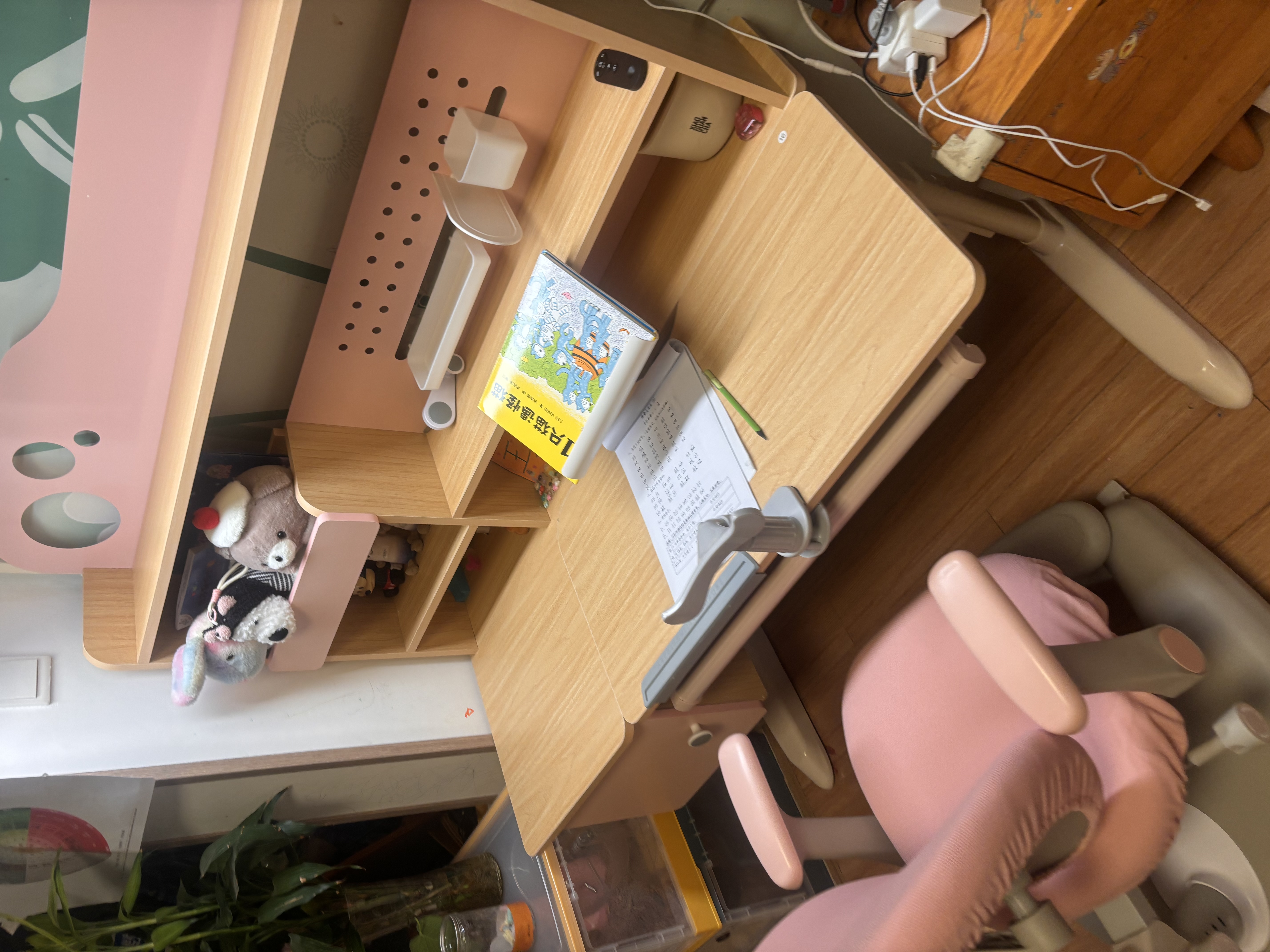 龙承匠人儿童学习桌椅套装J120实木可升降写字书桌中小学生6-18岁课桌椅子 【升级稀土抑轴灯】1.2米实木桌+吊柜+追背椅粉 赠学习大礼包 实拍图