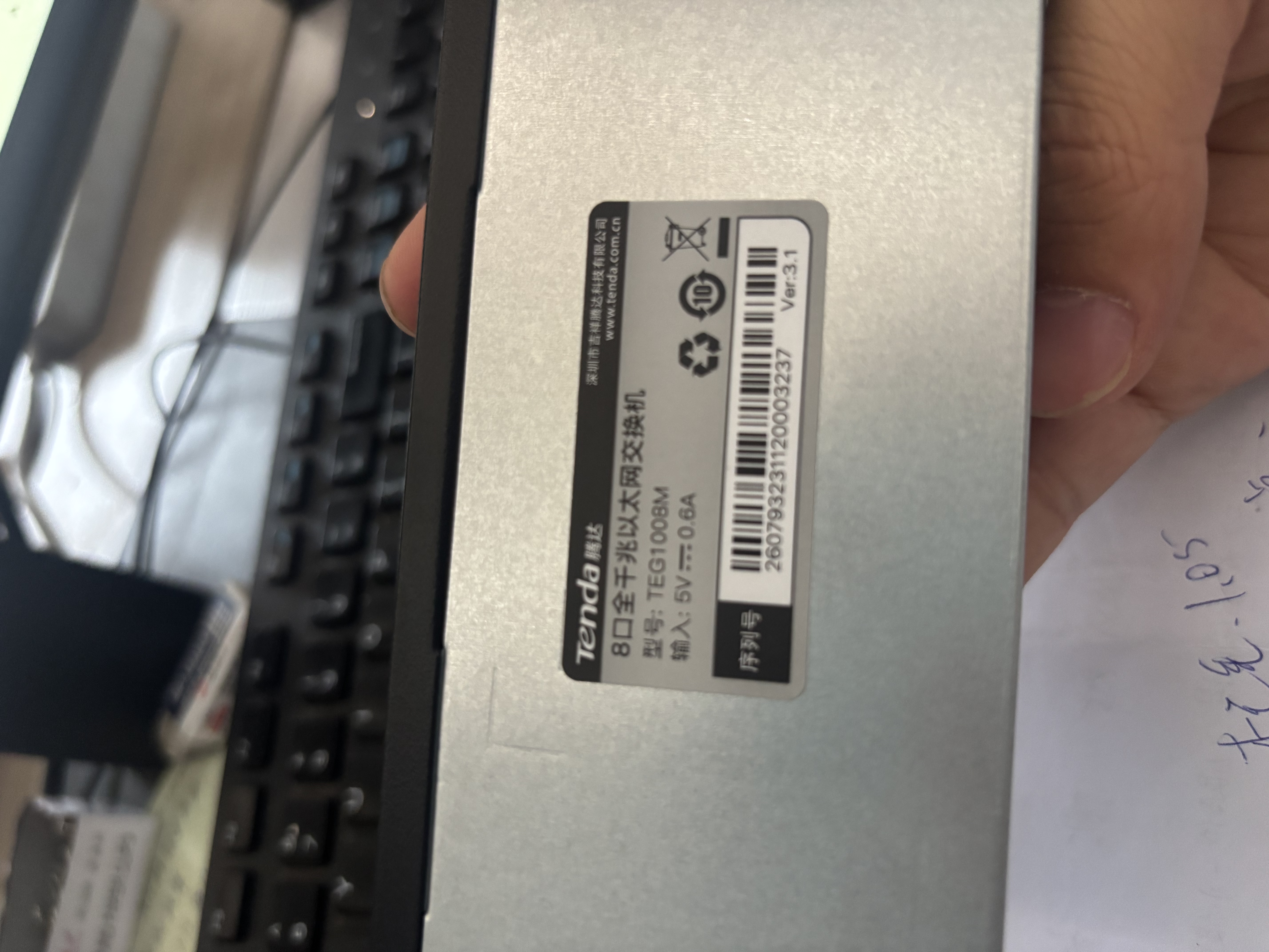 Tenda腾达8口千兆交换机 网络扩展器网线分线器一分八 企业家用监控交换器转换器分流器 钢壳 TEG1008M 实拍图
