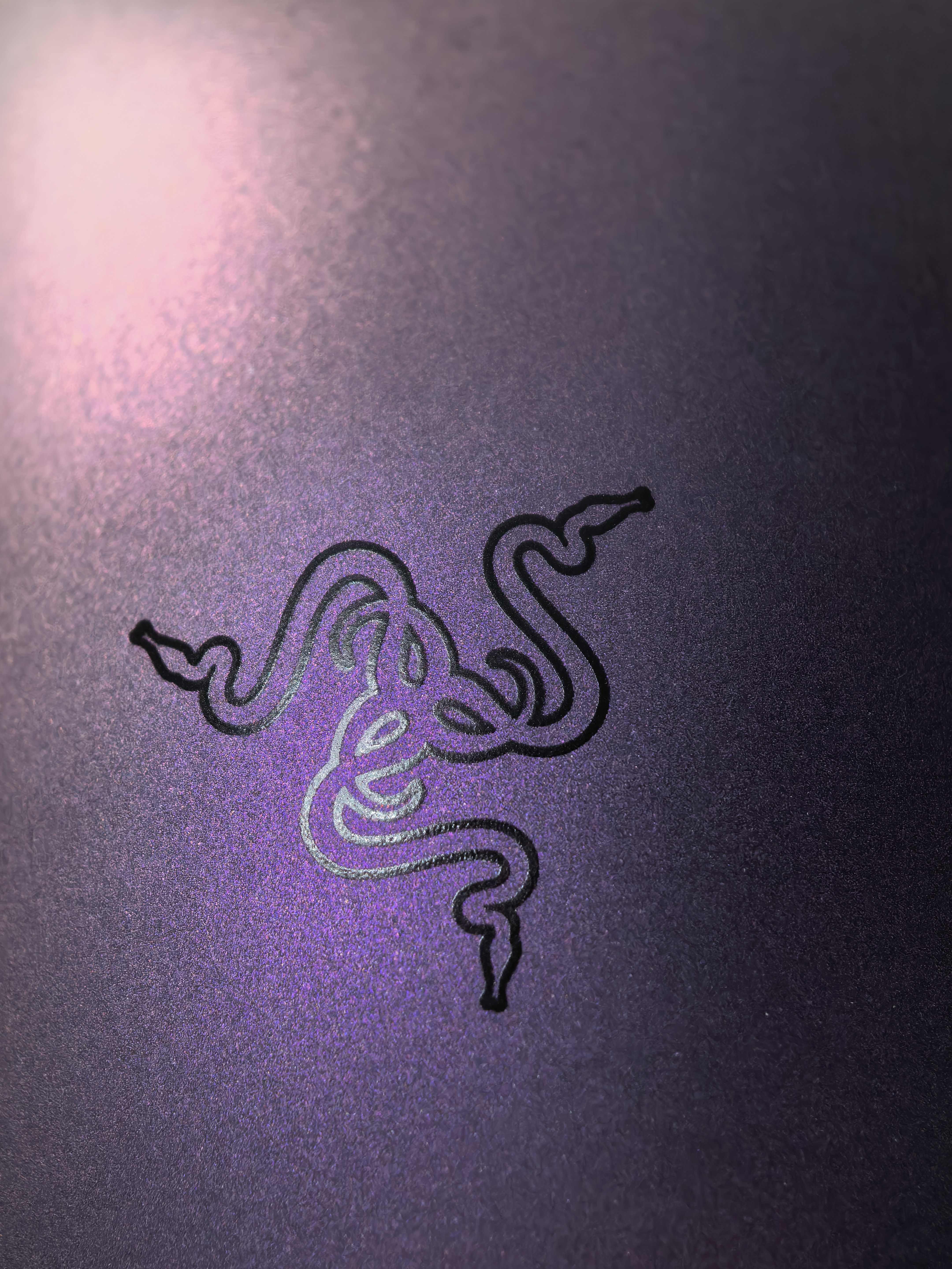 雷蛇（Razer）毒蝰V4pro专业版无线鼠标 52g轻量化 50k光学传感 无线8K 电竞游戏鼠标 帝王紫【新品双重好礼】 实拍图