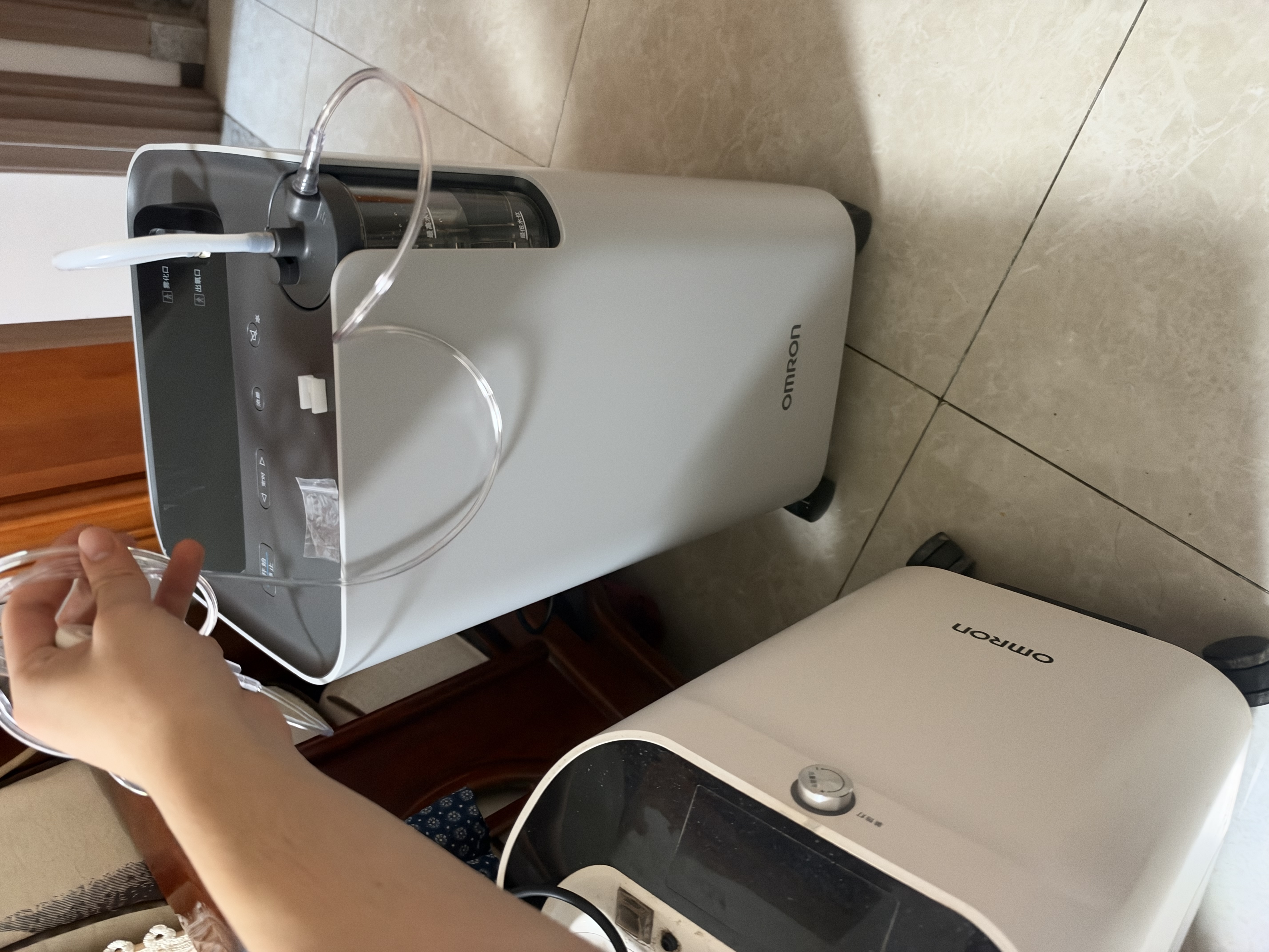 欧姆龙（OMRON）制氧机家用吸氧机老人医用级 5L升超静音可雾化氧气机 Y-5503W 实拍图