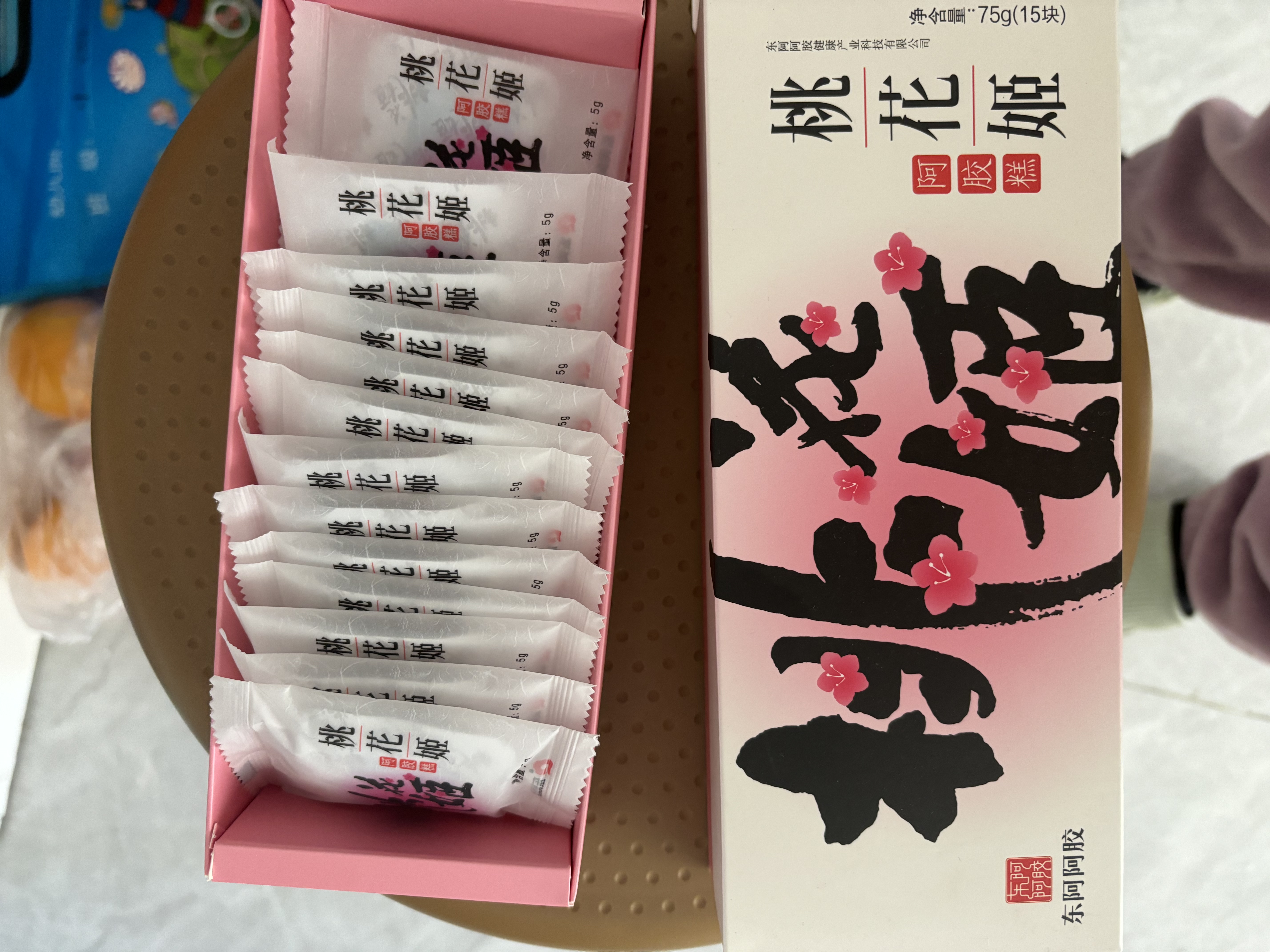 东阿阿胶官方店【倪妮推荐】桃花姬阿胶糕 早餐零食营养品 生日礼物礼盒 75g*4盒 礼盒装|到手320克 实拍图
