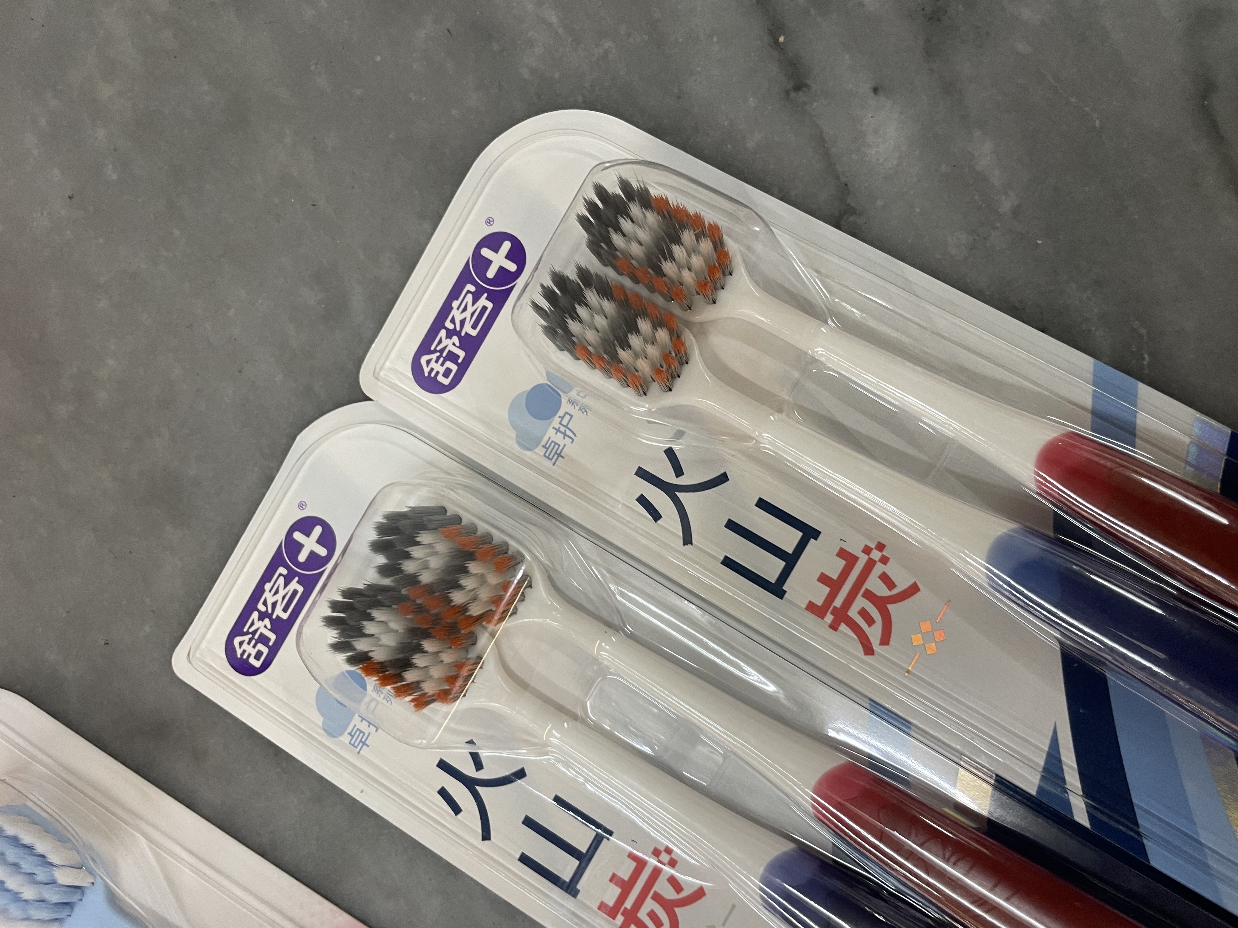 舒客宽头软毛牙刷炭丝双核抑菌刷丝4支家庭装情侣男女士牙刷颜色随机 实拍图