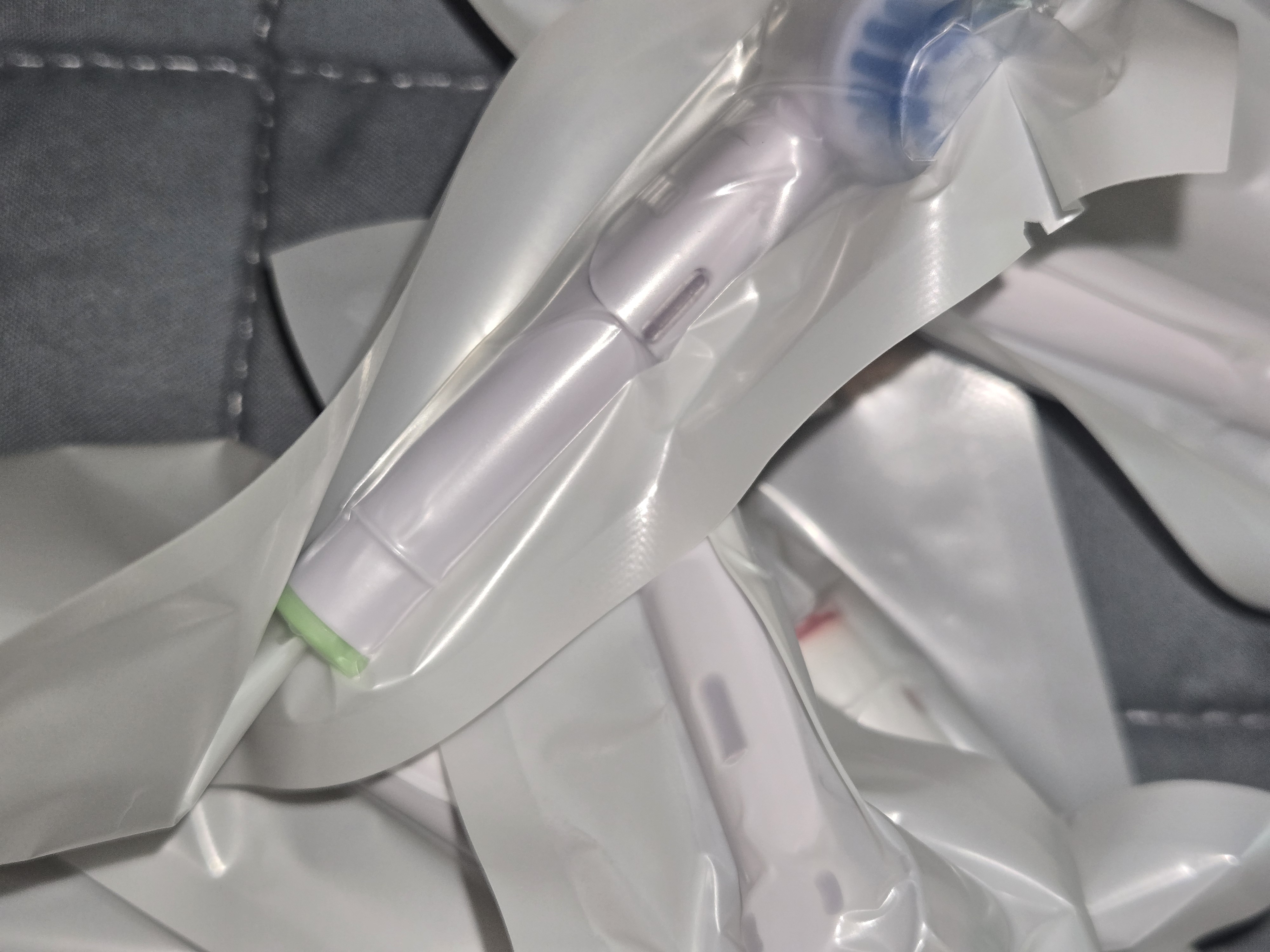 狮护 适配博朗欧乐B/oralB电动牙刷头D12D16D100P2000P40003709等通用替换刷头 8支 柔护+精准+多角度+亮白(真空包装配防尘盖) 小巧圆头 实拍图