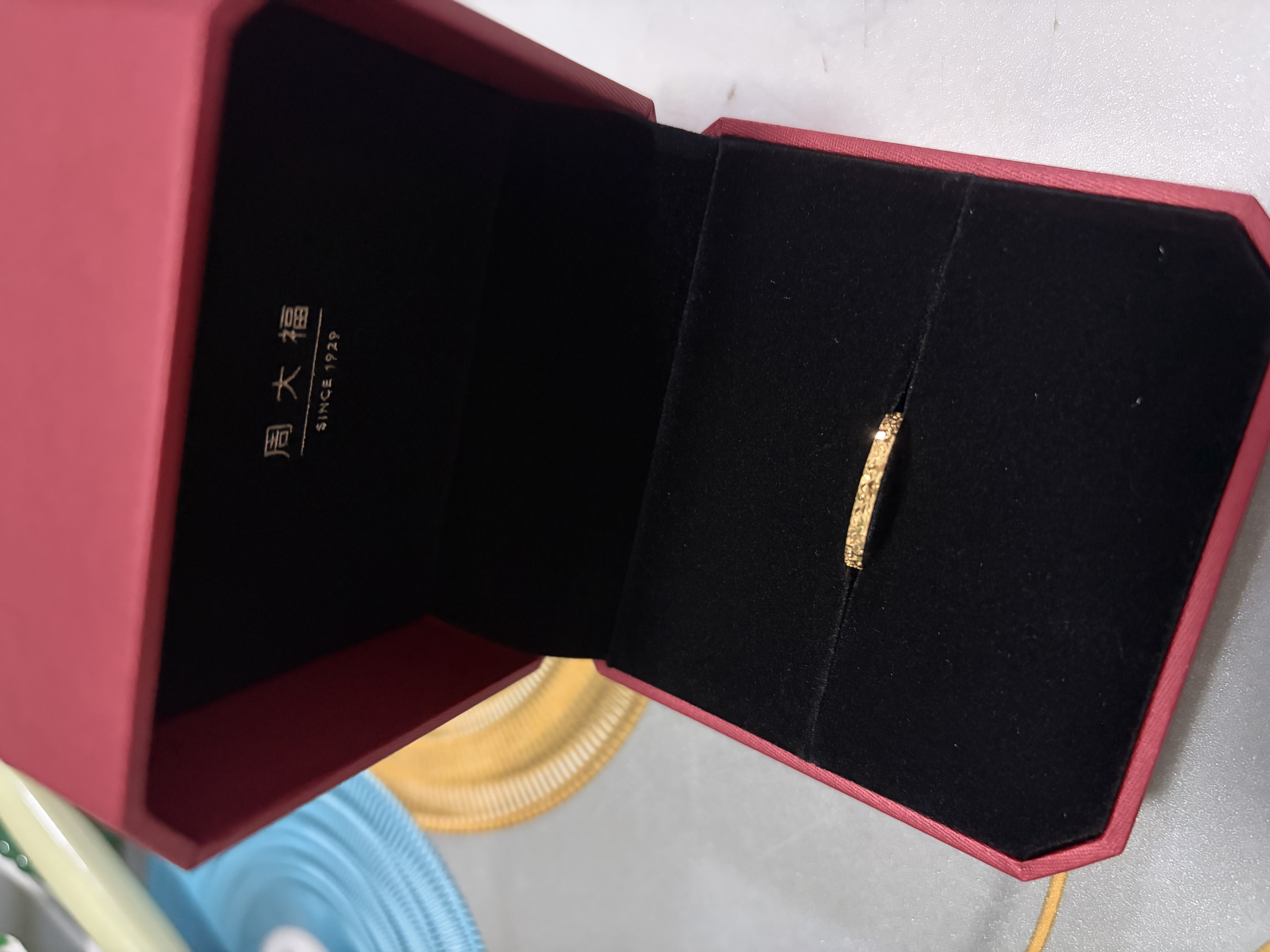 周大福碎冰冰碎金金男女对戒黄金戒指14号约2.2g EOF1216生日礼物 实拍图