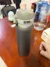 京东京造 保温杯 纯钛弹盖随行【内外纯钛】男女士水杯子 灰色 500ml 实拍图