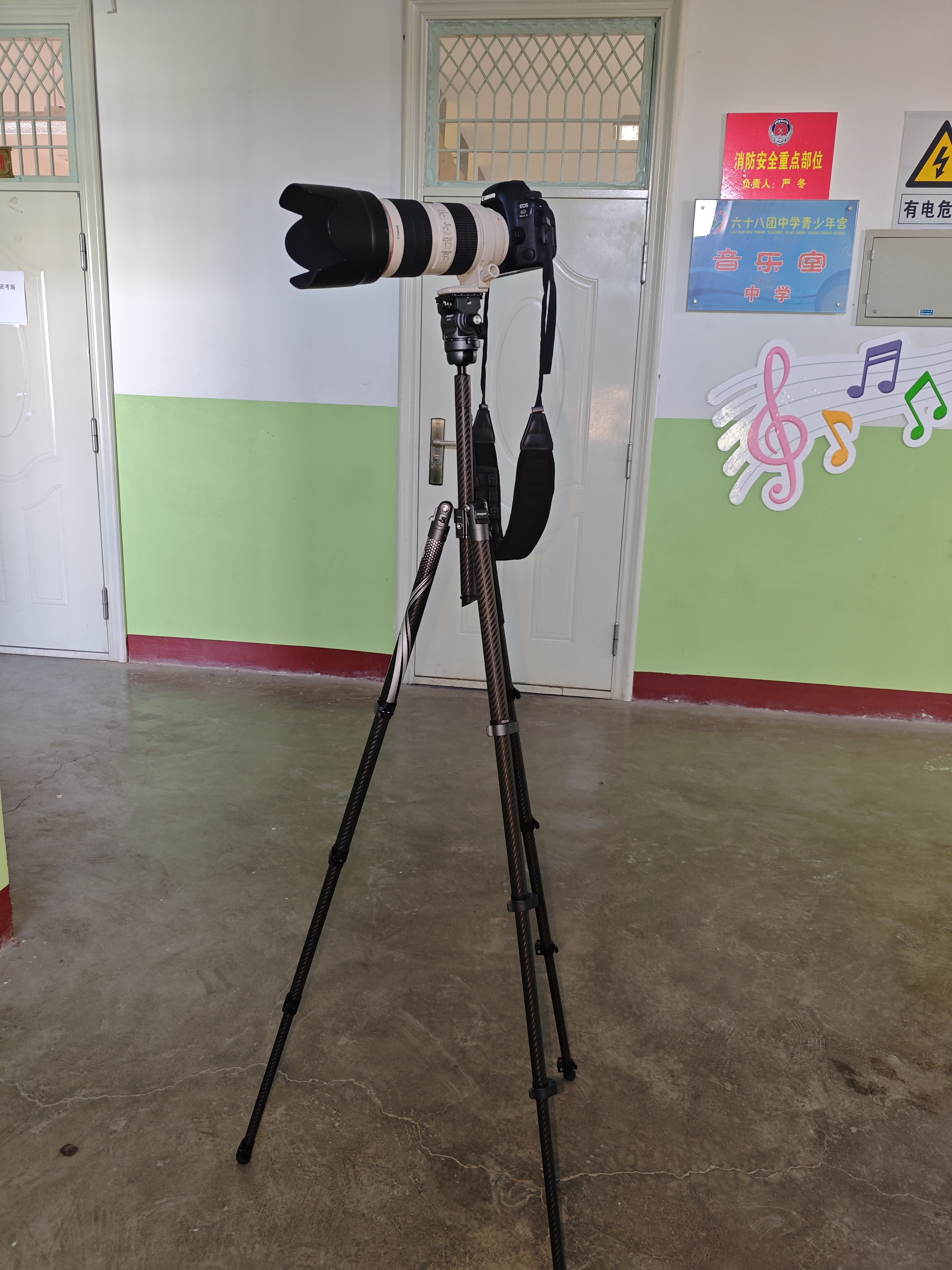 富图宝（Fotopro）飞行一号 VIDEO 液压球形一体云台相机微单摄影摄像无中轴扳扣碳纤维三脚架 原碳灰 含手机夹 实拍图