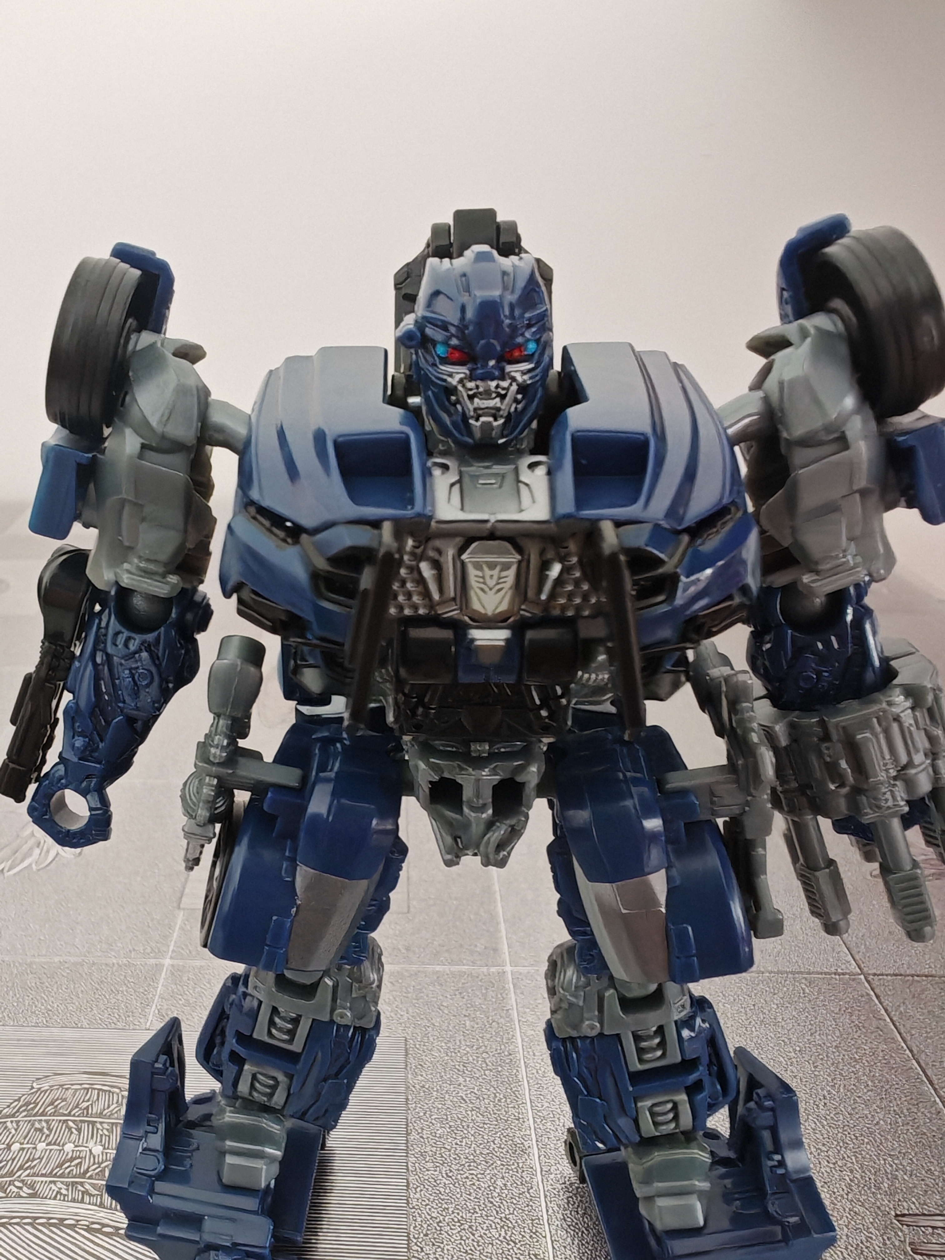 变形金刚（Transformers）儿童男孩玩具手办礼物工作室系列加强级《最后的骑士》路障G1928 实拍图