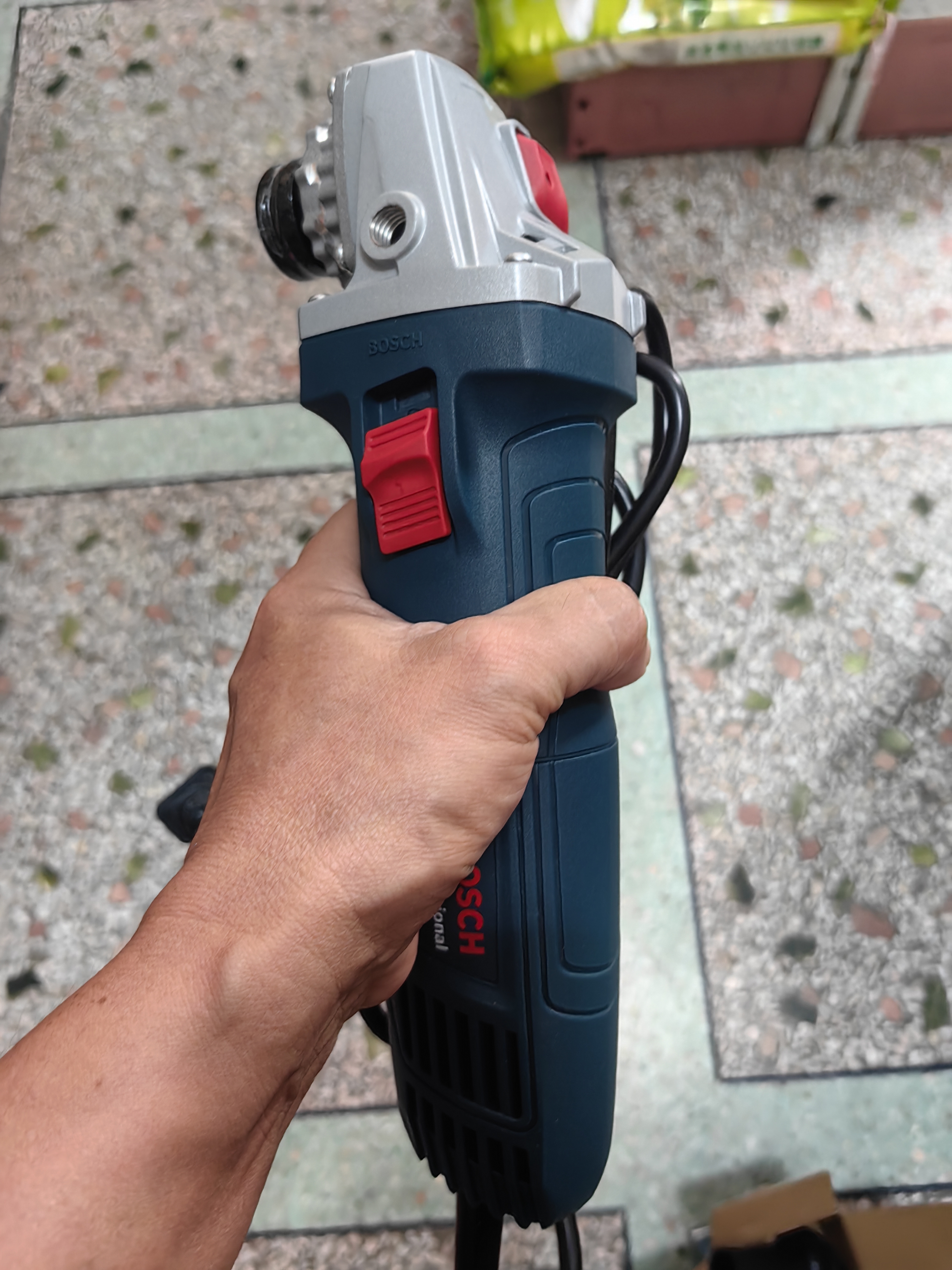 博世（BOSCH）经典款角磨机710瓦抛光打磨切割焊疤高效散热低噪握持舒适GWS700 实拍图