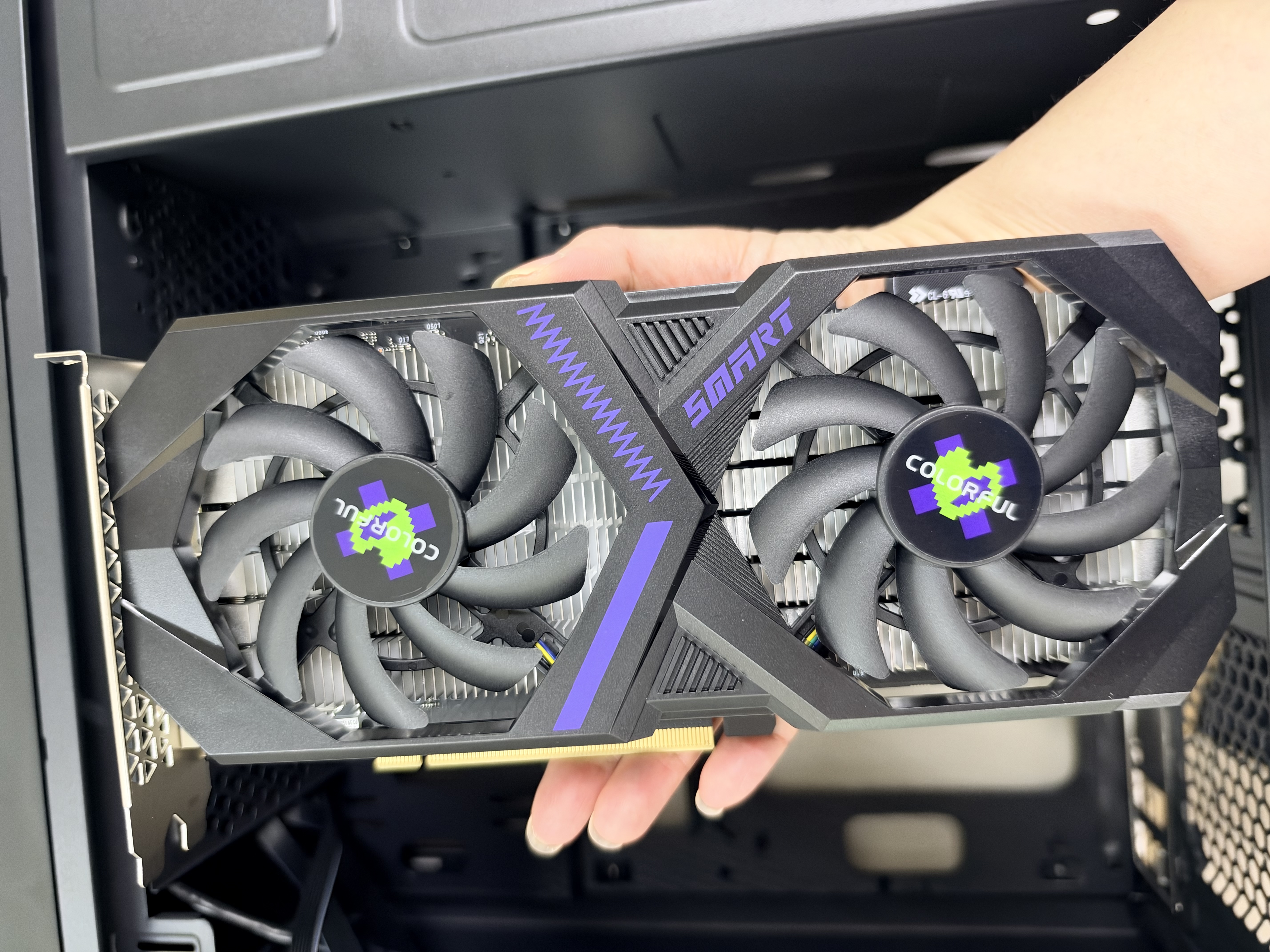 七彩虹（Colorful） GeForce RTX 3050 灵动 6GB V4/V2 显卡 实拍图